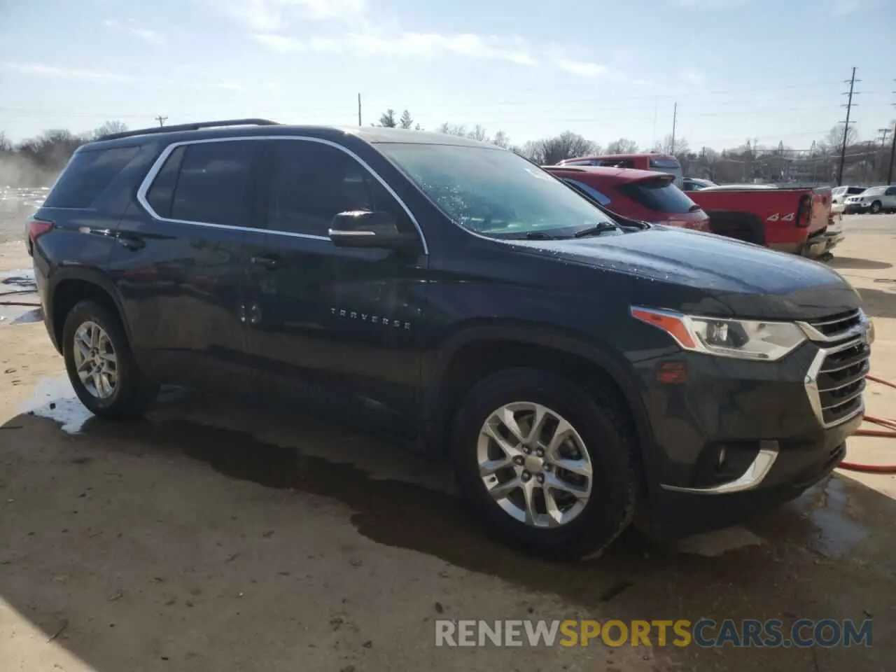 4 Photograph of a damaged car 1GNERGKW2MJ122517 CHEVROLET TRAVERSE 2021
