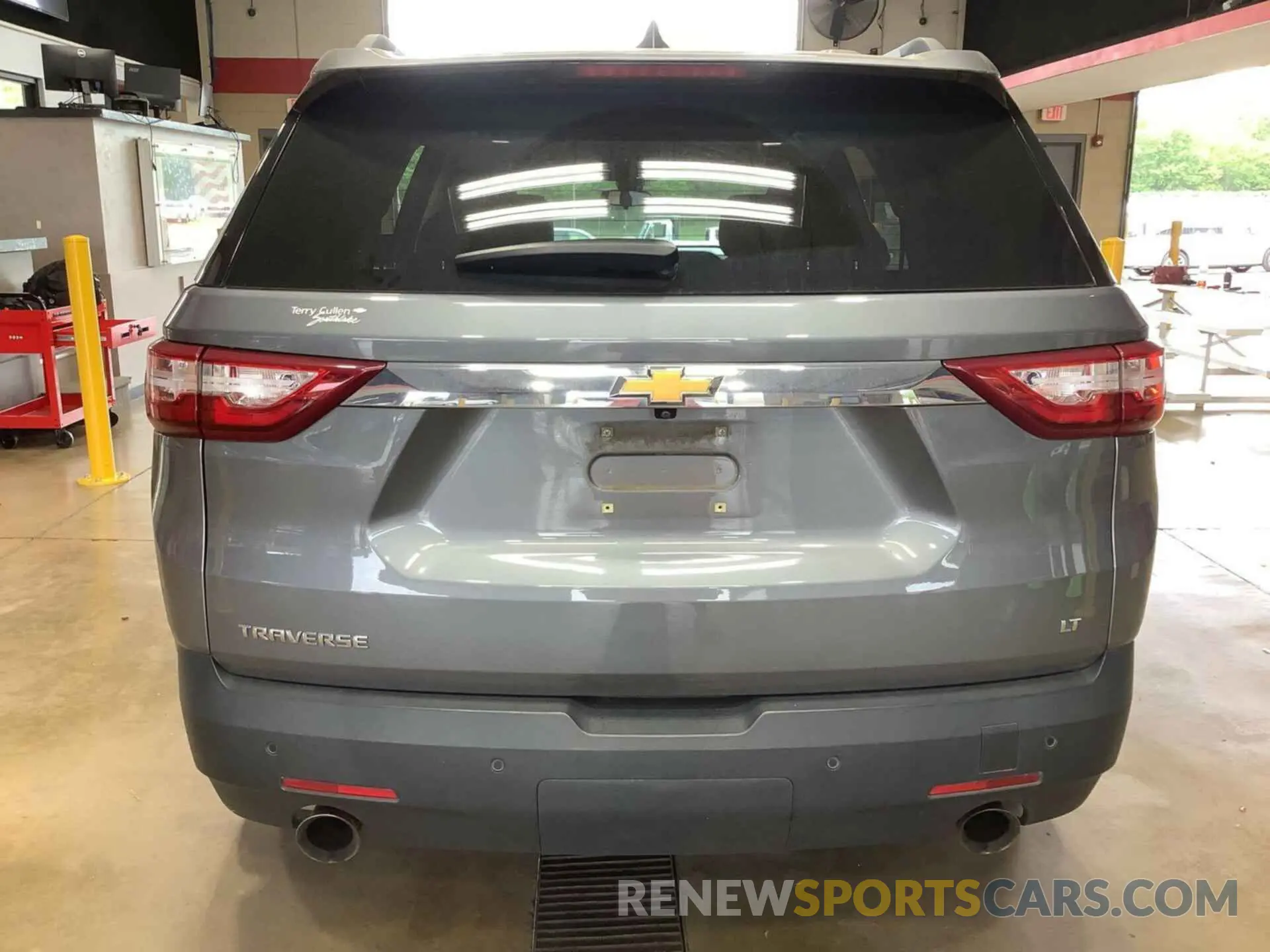24 Photograph of a damaged car 1GNERGKW2MJ183284 CHEVROLET TRAVERSE 2021