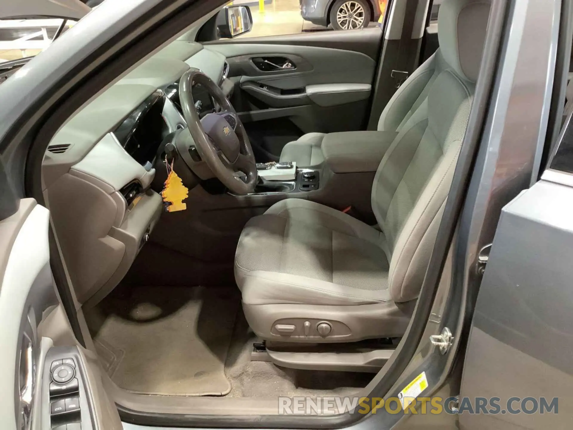 29 Photograph of a damaged car 1GNERGKW2MJ183284 CHEVROLET TRAVERSE 2021