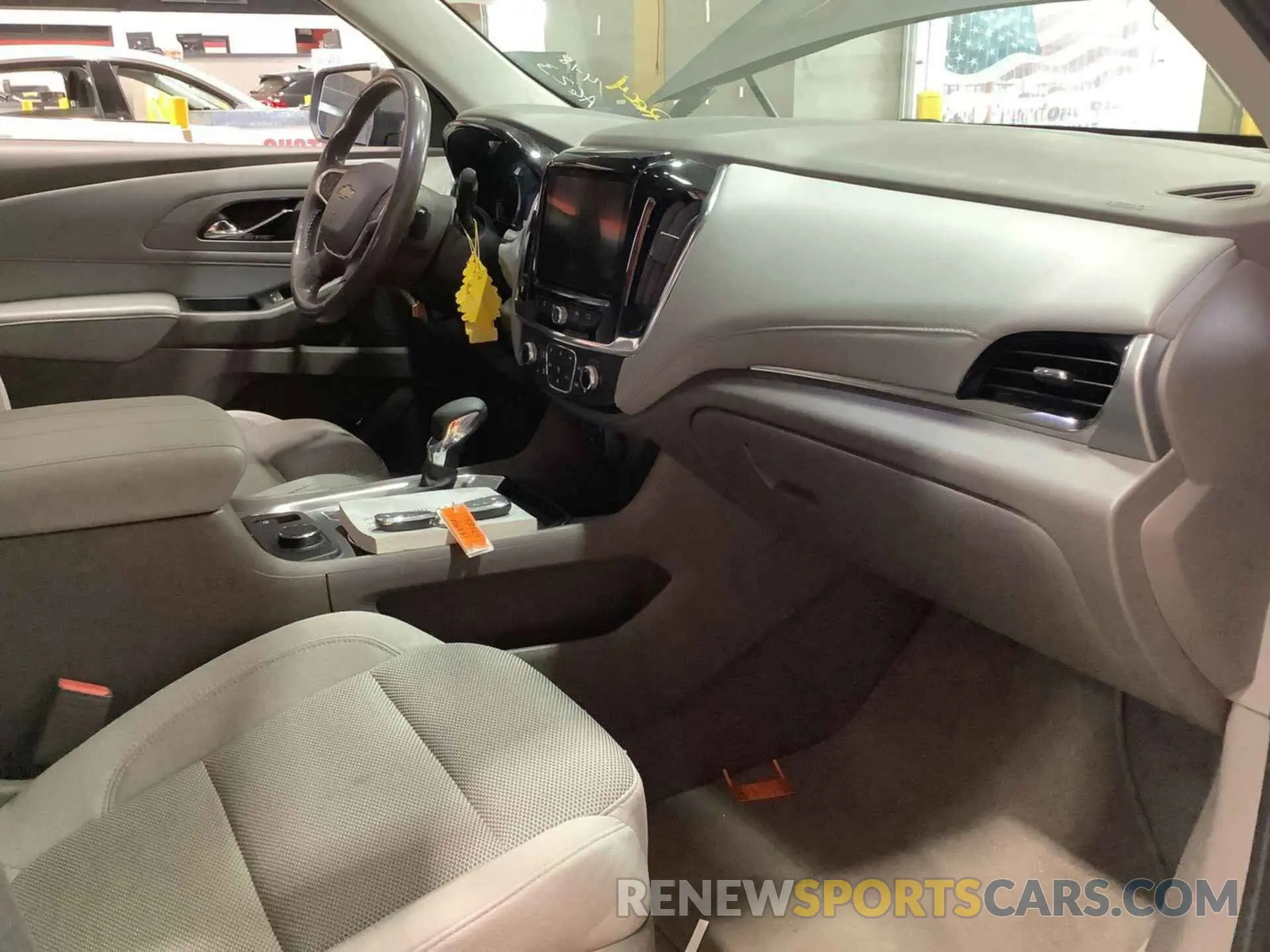 4 Photograph of a damaged car 1GNERGKW2MJ183284 CHEVROLET TRAVERSE 2021