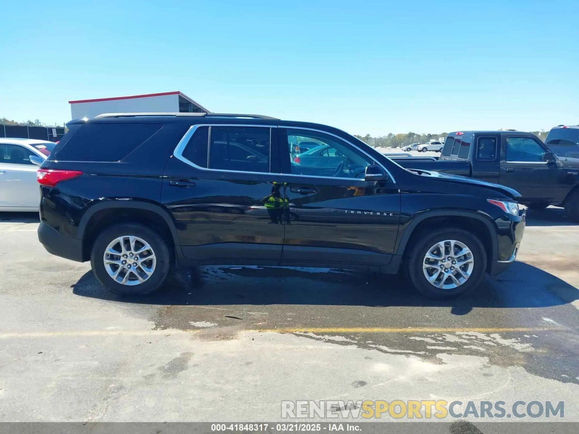 14 Photograph of a damaged car 1GNERGKW2MJ185049 CHEVROLET TRAVERSE 2021