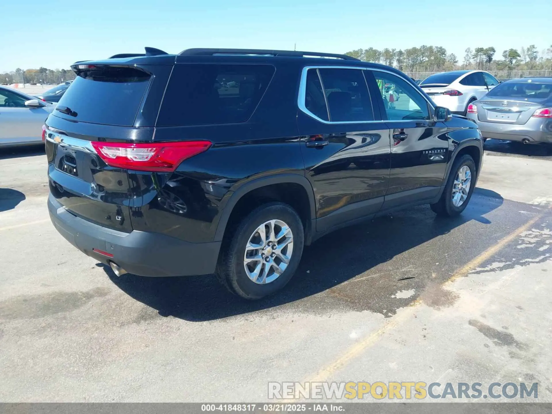 4 Photograph of a damaged car 1GNERGKW2MJ185049 CHEVROLET TRAVERSE 2021