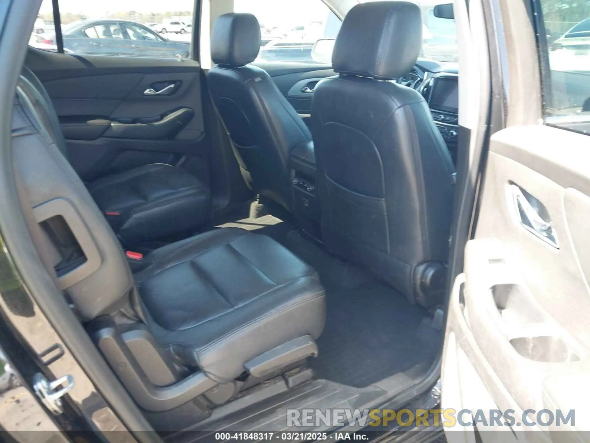 8 Photograph of a damaged car 1GNERGKW2MJ185049 CHEVROLET TRAVERSE 2021