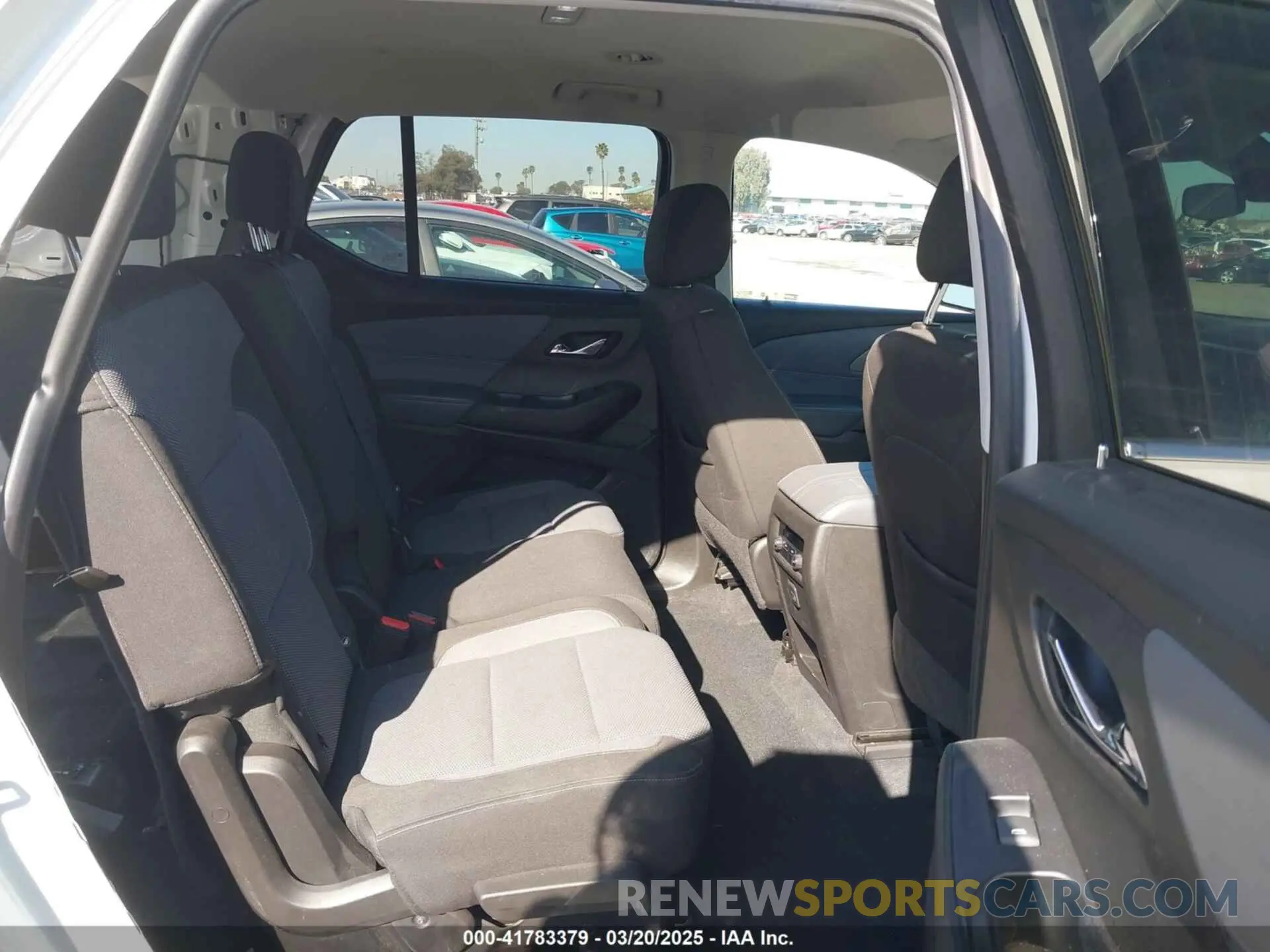 8 Photograph of a damaged car 1GNERGKW2MJ238882 CHEVROLET TRAVERSE 2021