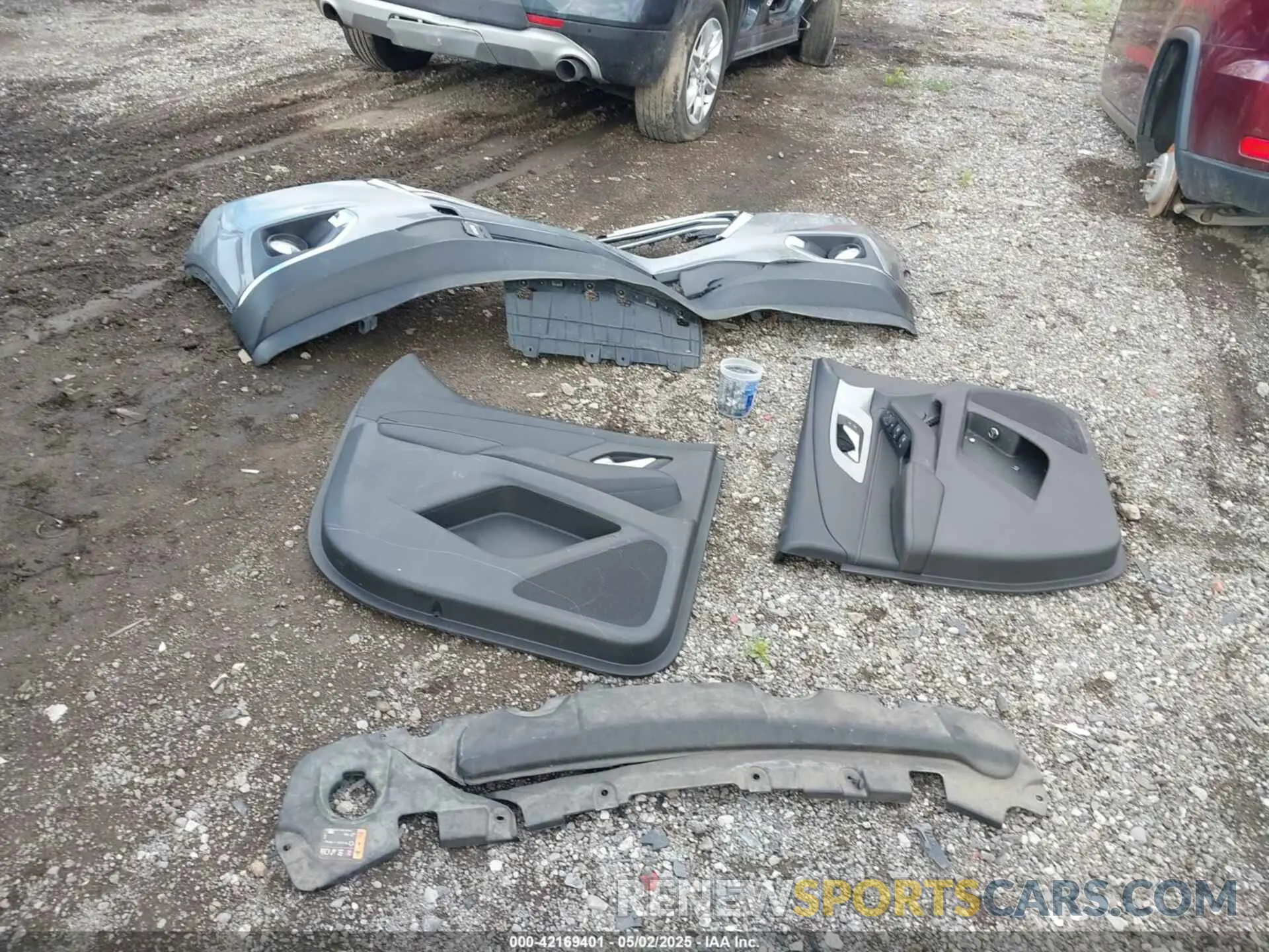 12 Photograph of a damaged car 1GNERGKW3MJ157258 CHEVROLET TRAVERSE 2021