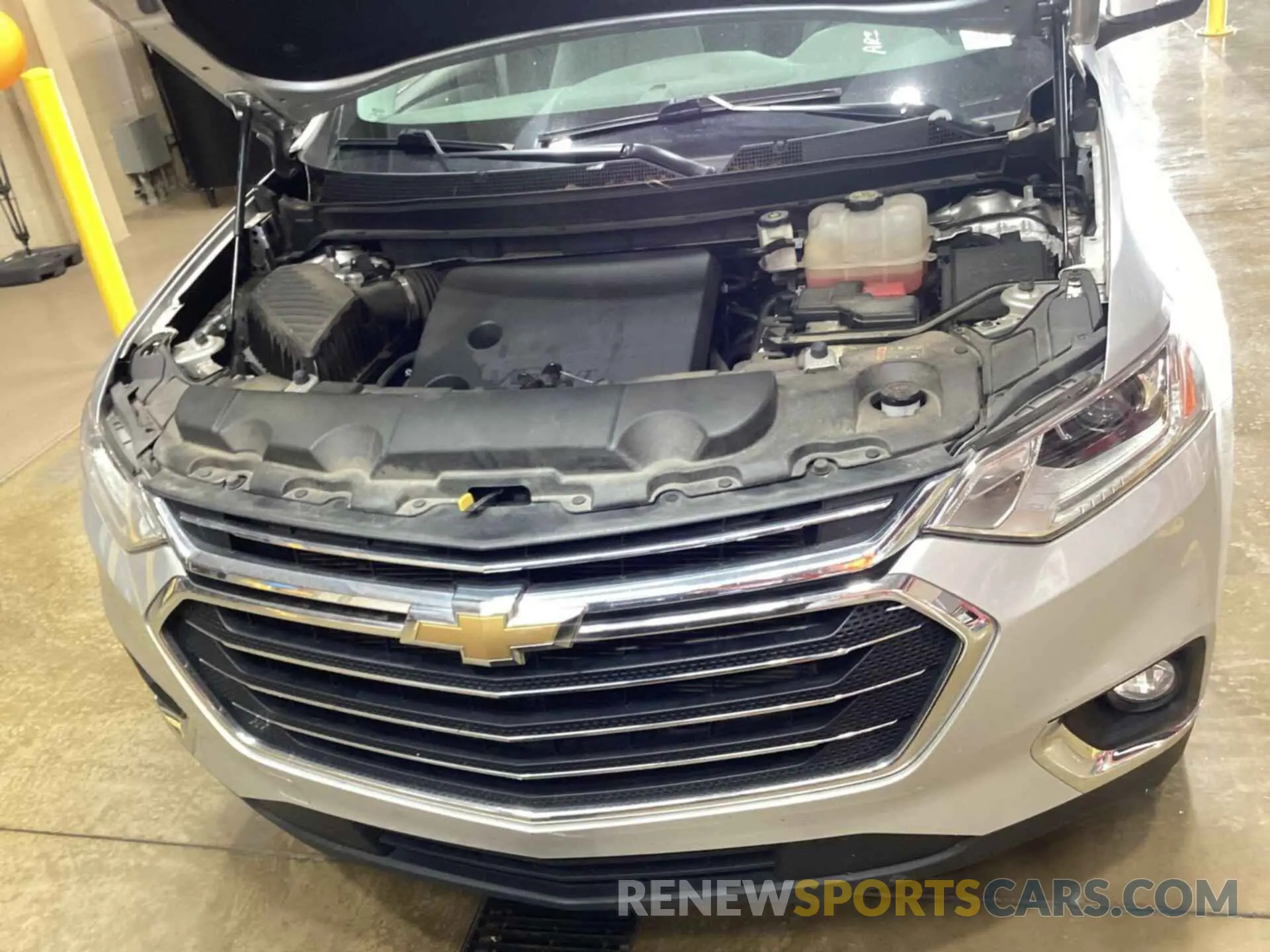17 Photograph of a damaged car 1GNERGKW3MJ163142 CHEVROLET TRAVERSE 2021