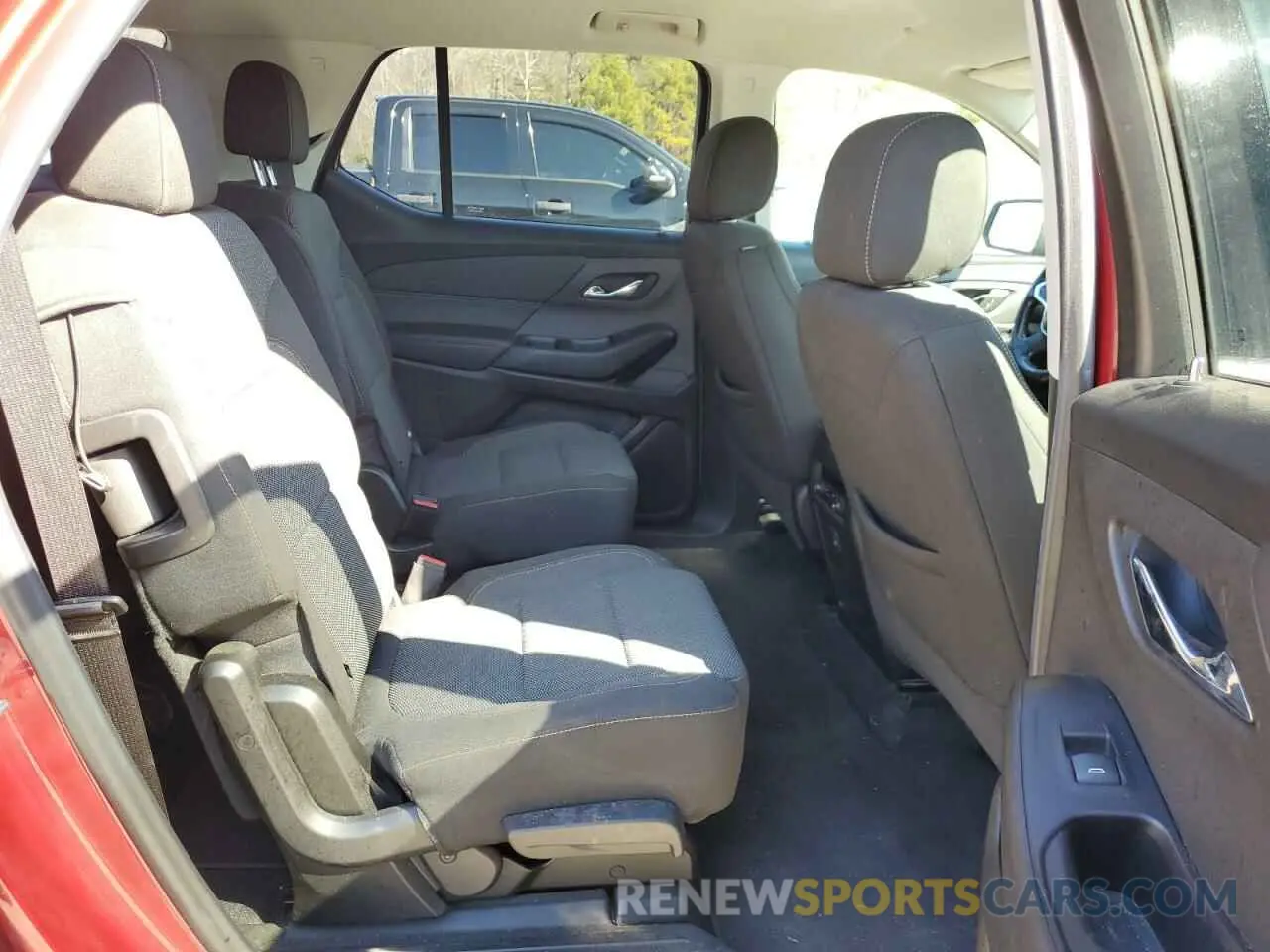 10 Photograph of a damaged car 1GNERGKW3MJ166784 CHEVROLET TRAVERSE 2021