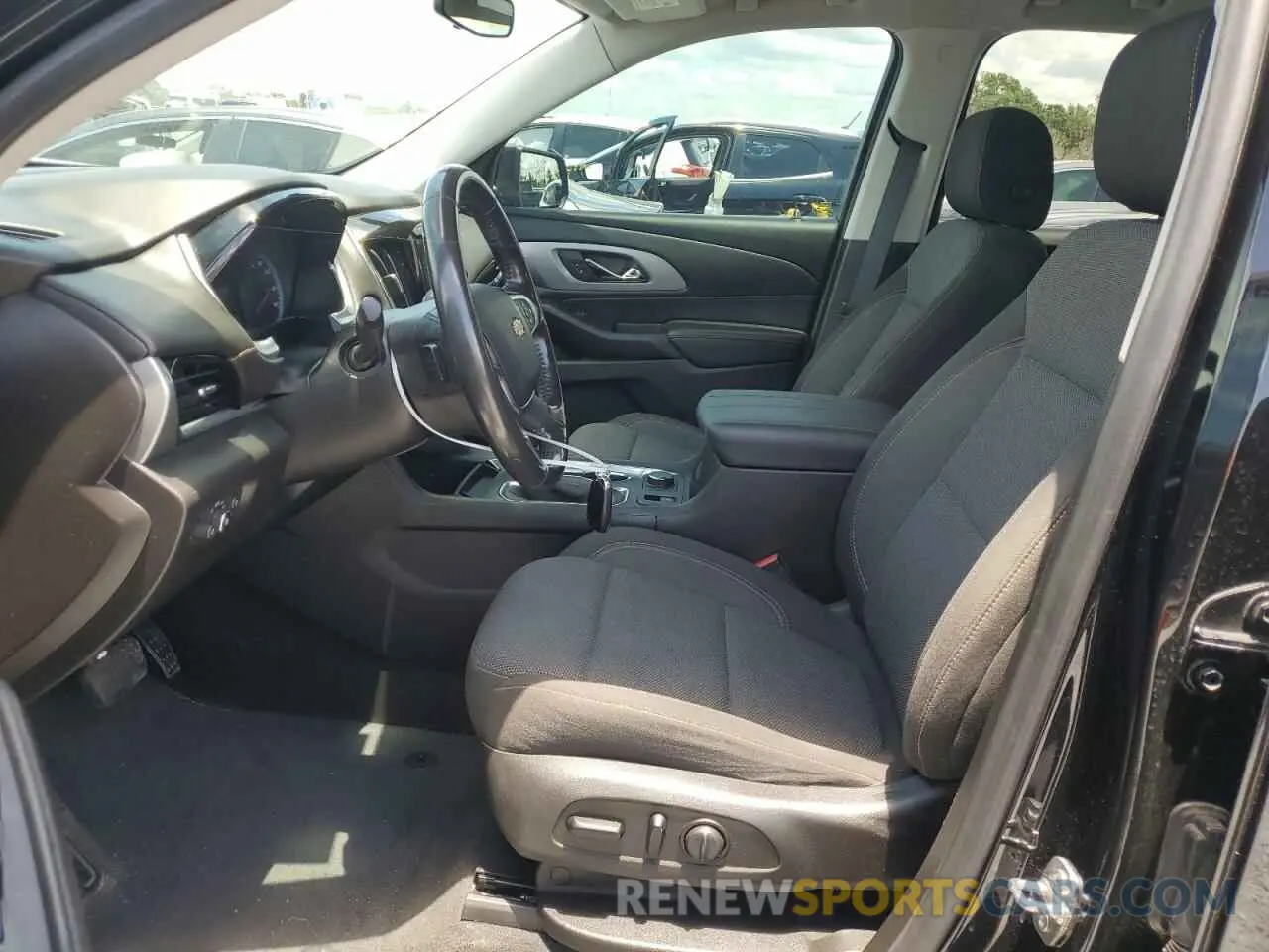 7 Photograph of a damaged car 1GNERGKW3MJ184539 CHEVROLET TRAVERSE 2021