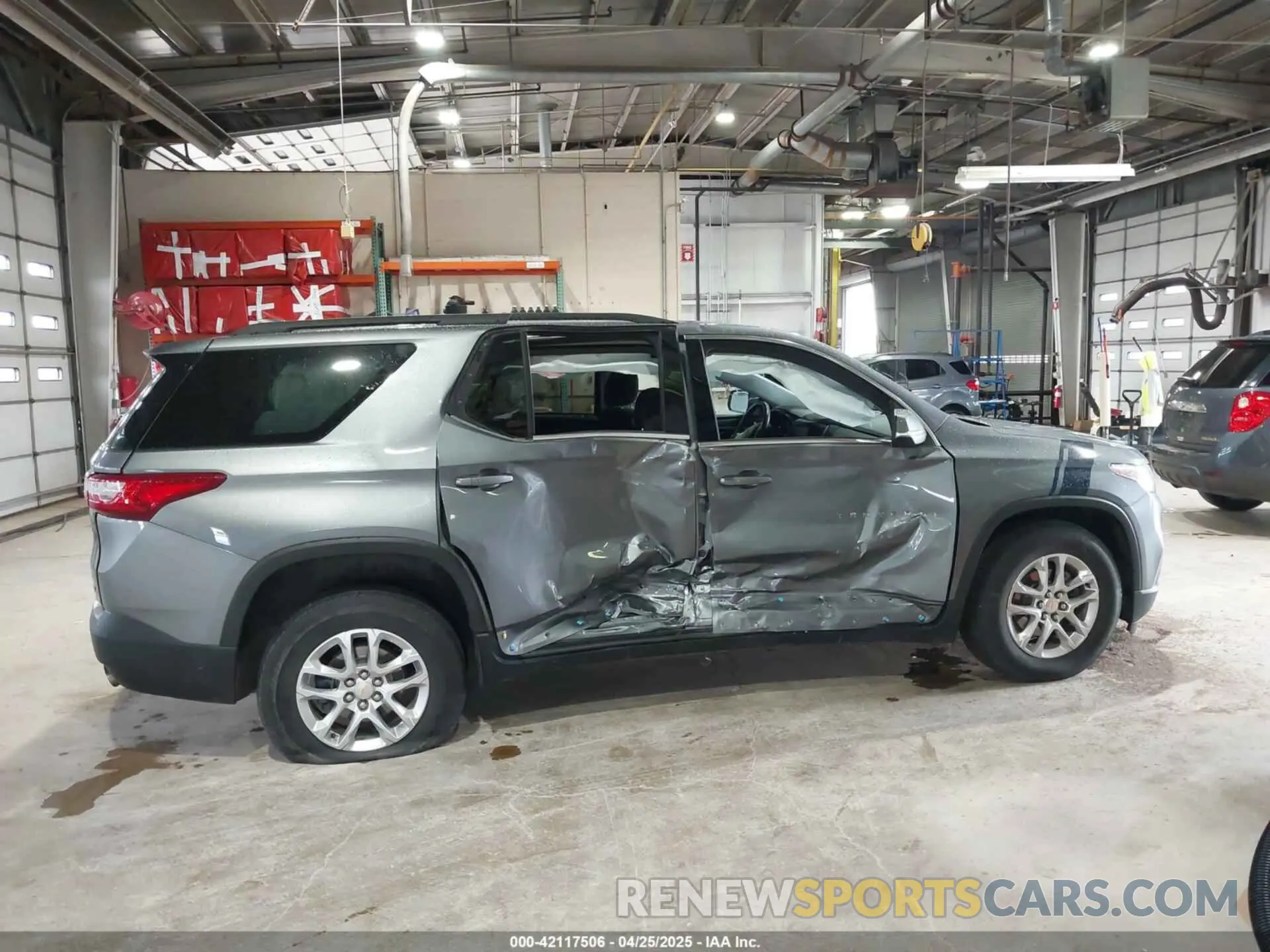 13 Photograph of a damaged car 1GNERGKW3MJ198506 CHEVROLET TRAVERSE 2021