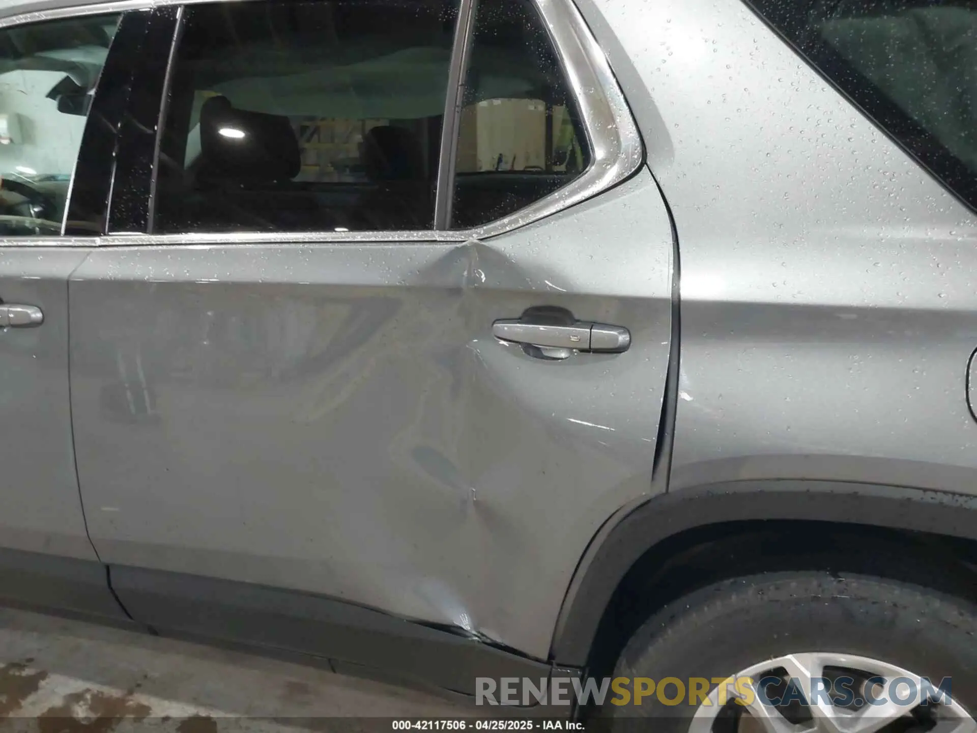 18 Photograph of a damaged car 1GNERGKW3MJ198506 CHEVROLET TRAVERSE 2021