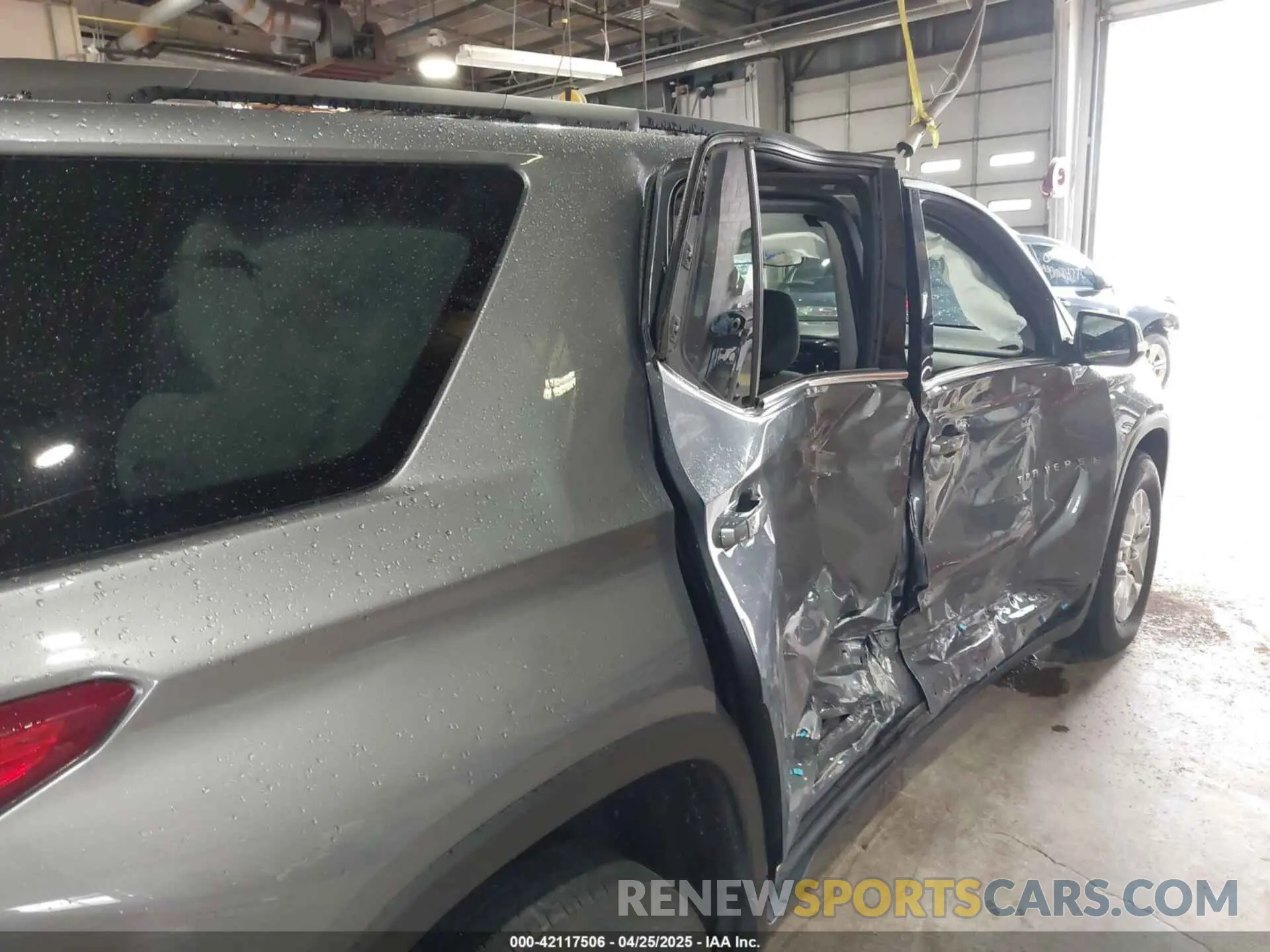 19 Photograph of a damaged car 1GNERGKW3MJ198506 CHEVROLET TRAVERSE 2021