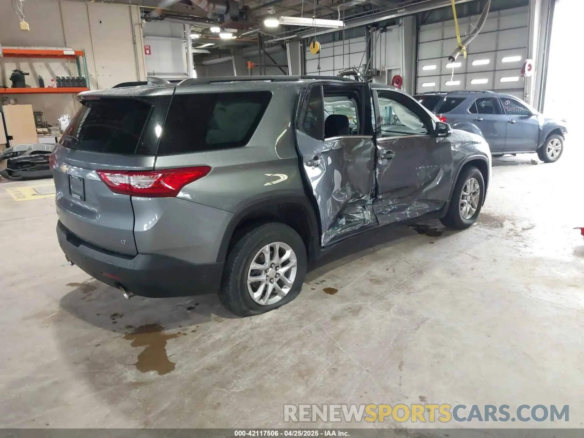4 Photograph of a damaged car 1GNERGKW3MJ198506 CHEVROLET TRAVERSE 2021