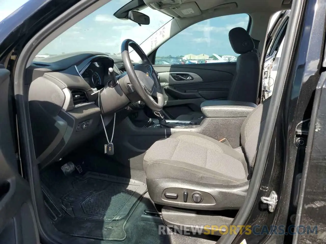 7 Photograph of a damaged car 1GNERGKW3MJ250345 CHEVROLET TRAVERSE 2021