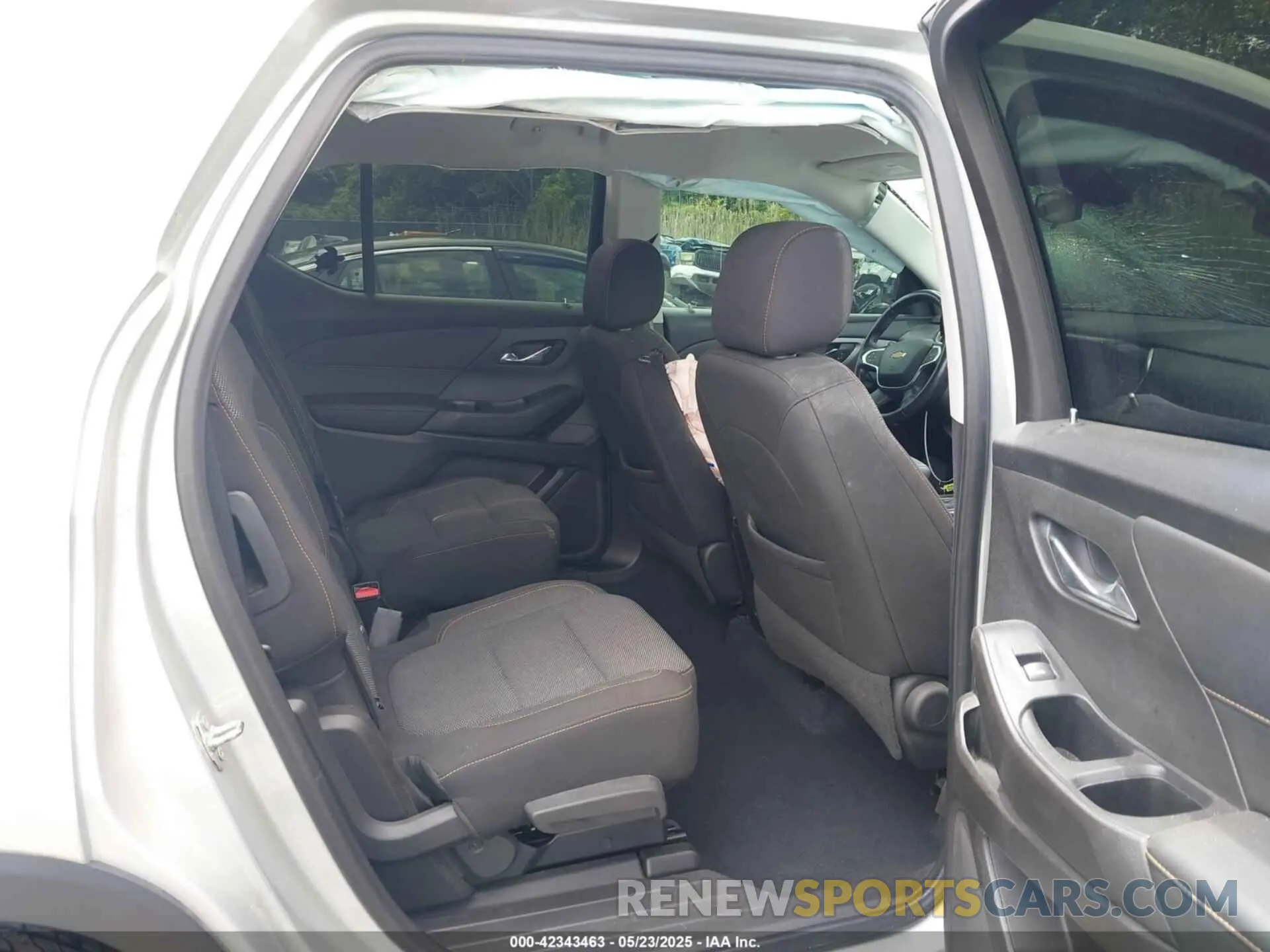 8 Photograph of a damaged car 1GNERGKW4MJ174070 CHEVROLET TRAVERSE 2021