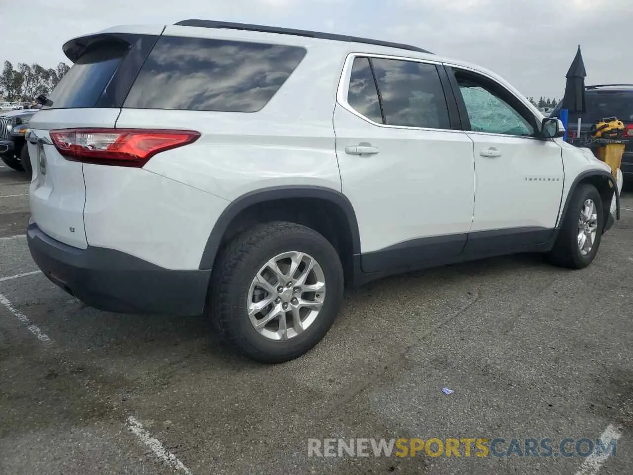 3 Photograph of a damaged car 1GNERGKW4MJ180564 CHEVROLET TRAVERSE 2021
