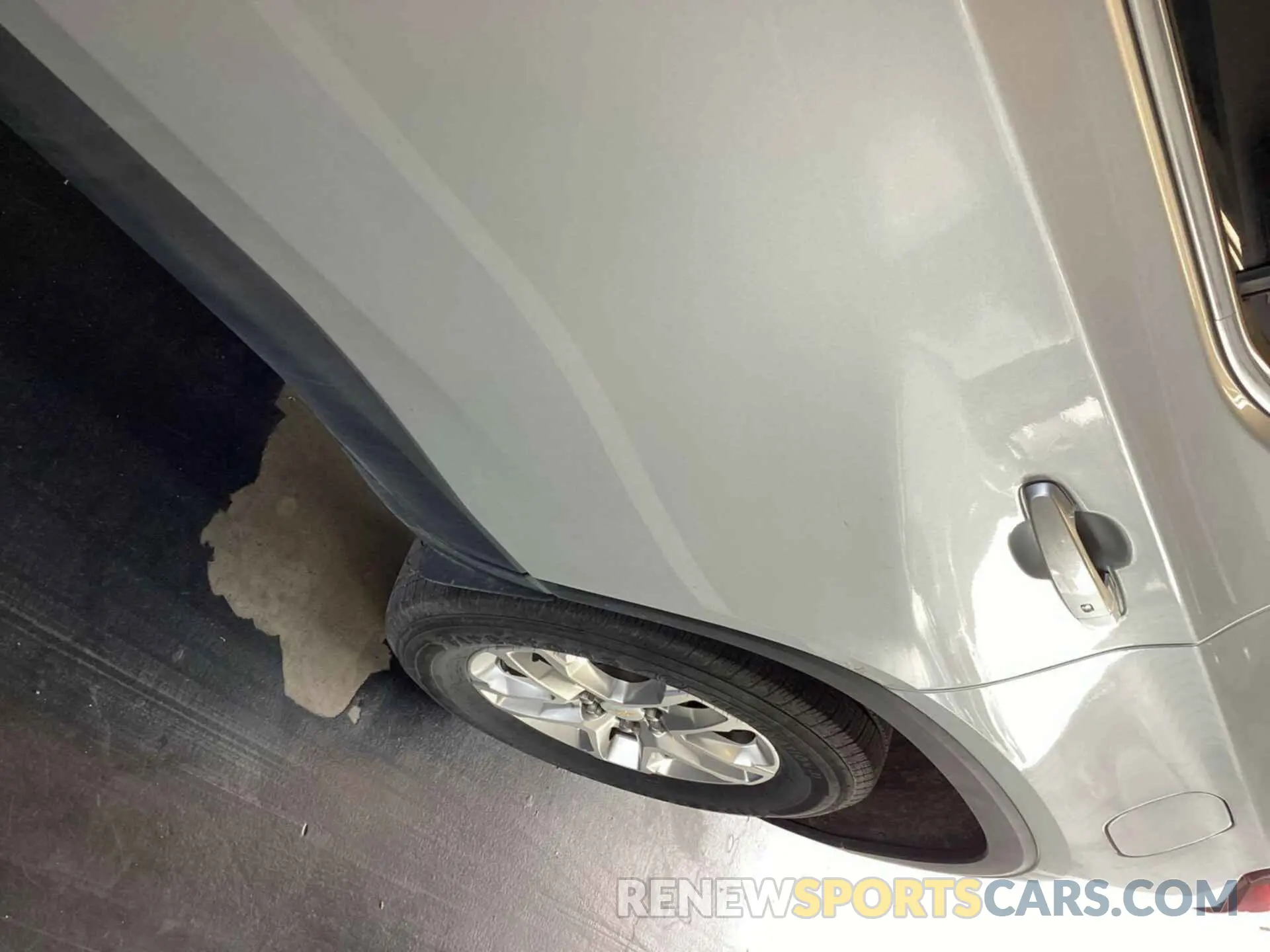 1 Photograph of a damaged car 1GNERGKW4MJ181360 CHEVROLET TRAVERSE 2021