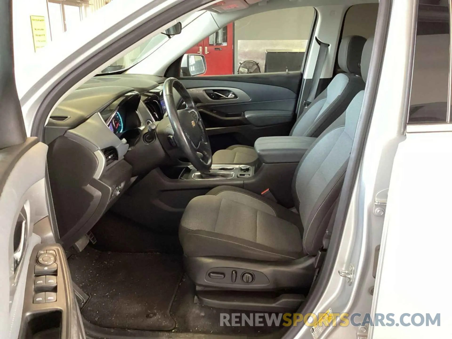 21 Photograph of a damaged car 1GNERGKW4MJ181360 CHEVROLET TRAVERSE 2021