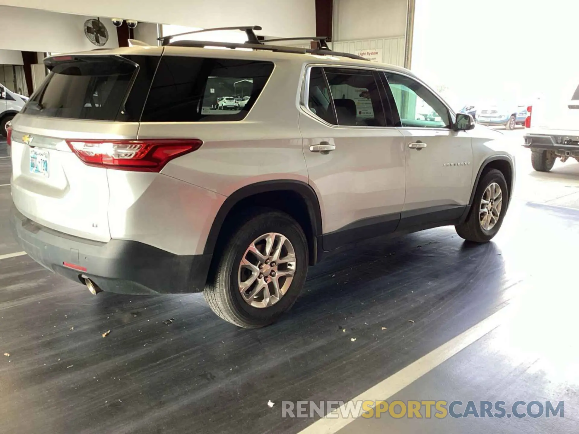 5 Photograph of a damaged car 1GNERGKW4MJ181360 CHEVROLET TRAVERSE 2021