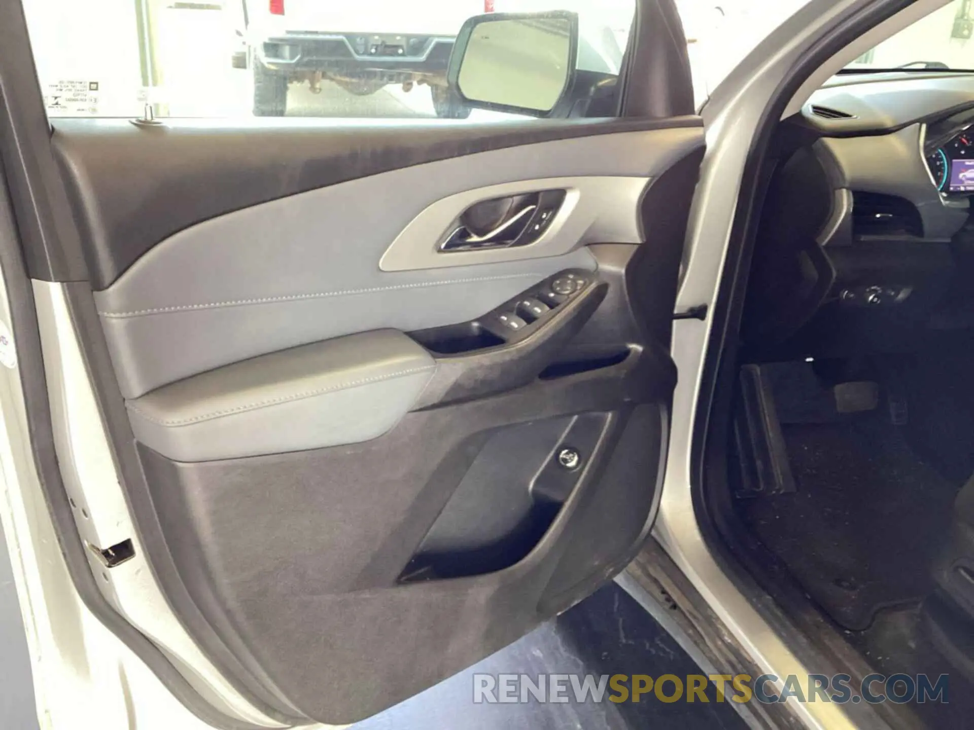 9 Photograph of a damaged car 1GNERGKW4MJ181360 CHEVROLET TRAVERSE 2021