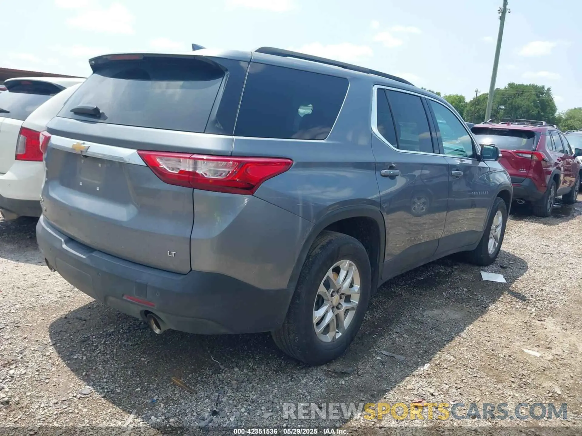 4 Photograph of a damaged car 1GNERGKW4MJ182329 CHEVROLET TRAVERSE 2021