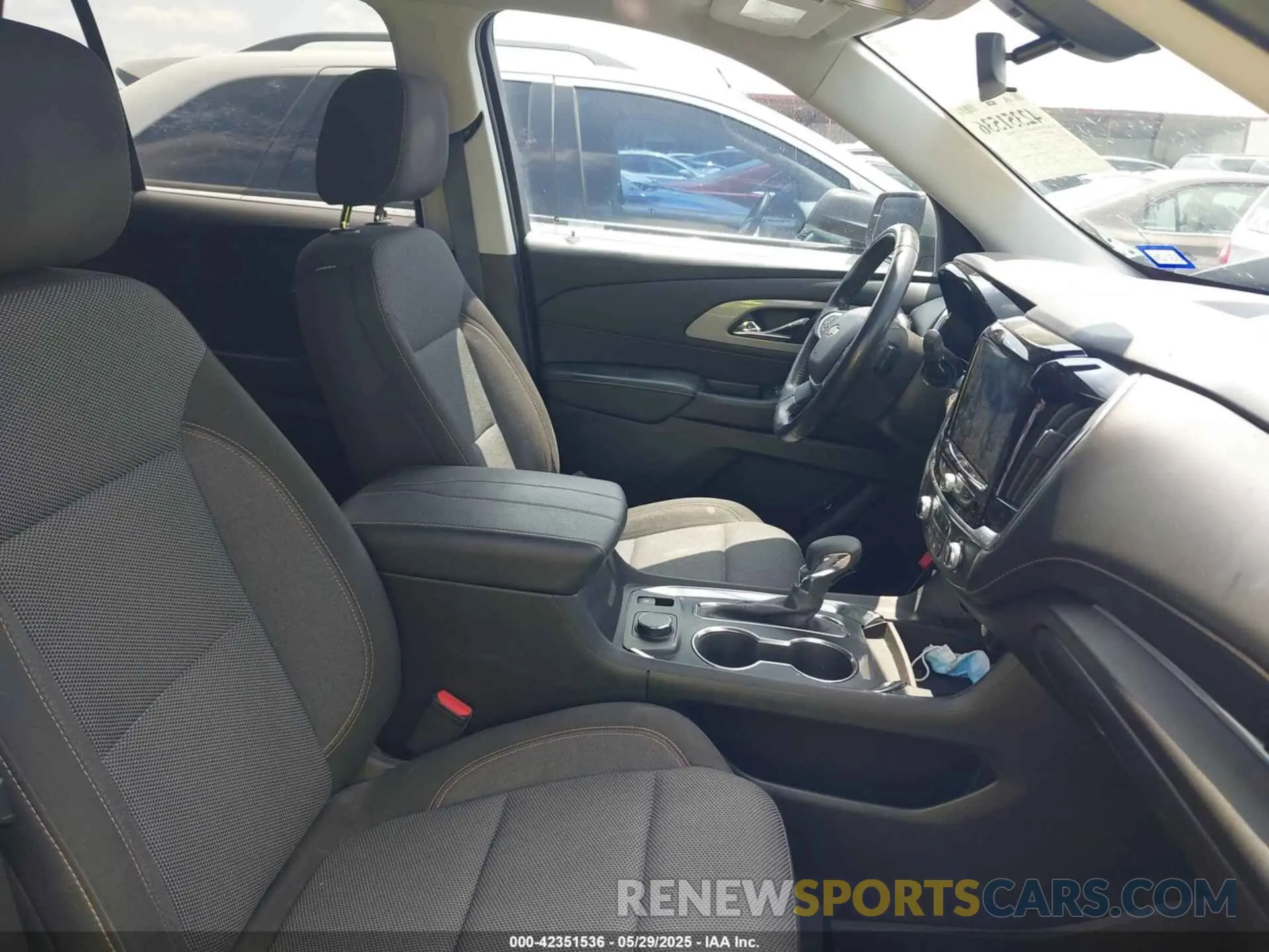 5 Photograph of a damaged car 1GNERGKW4MJ182329 CHEVROLET TRAVERSE 2021