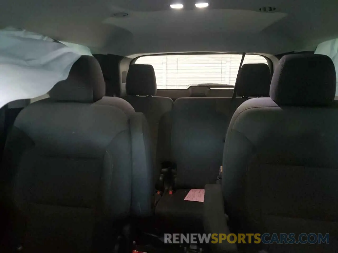 10 Photograph of a damaged car 1GNERGKW4MJ266800 CHEVROLET TRAVERSE 2021
