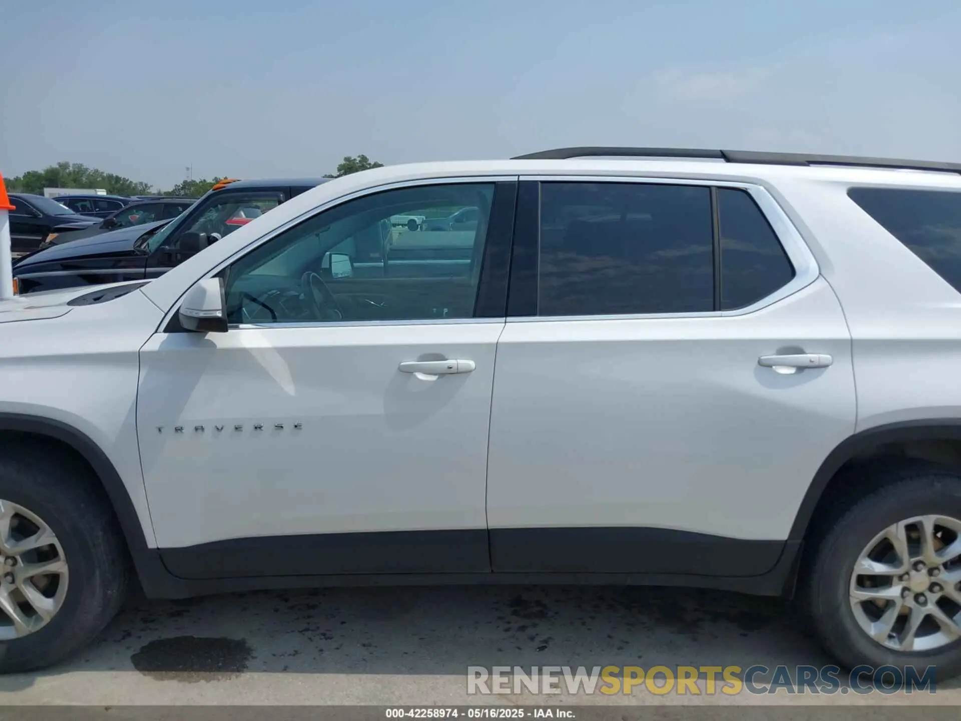 15 Photograph of a damaged car 1GNERGKW5MJ154989 CHEVROLET TRAVERSE 2021