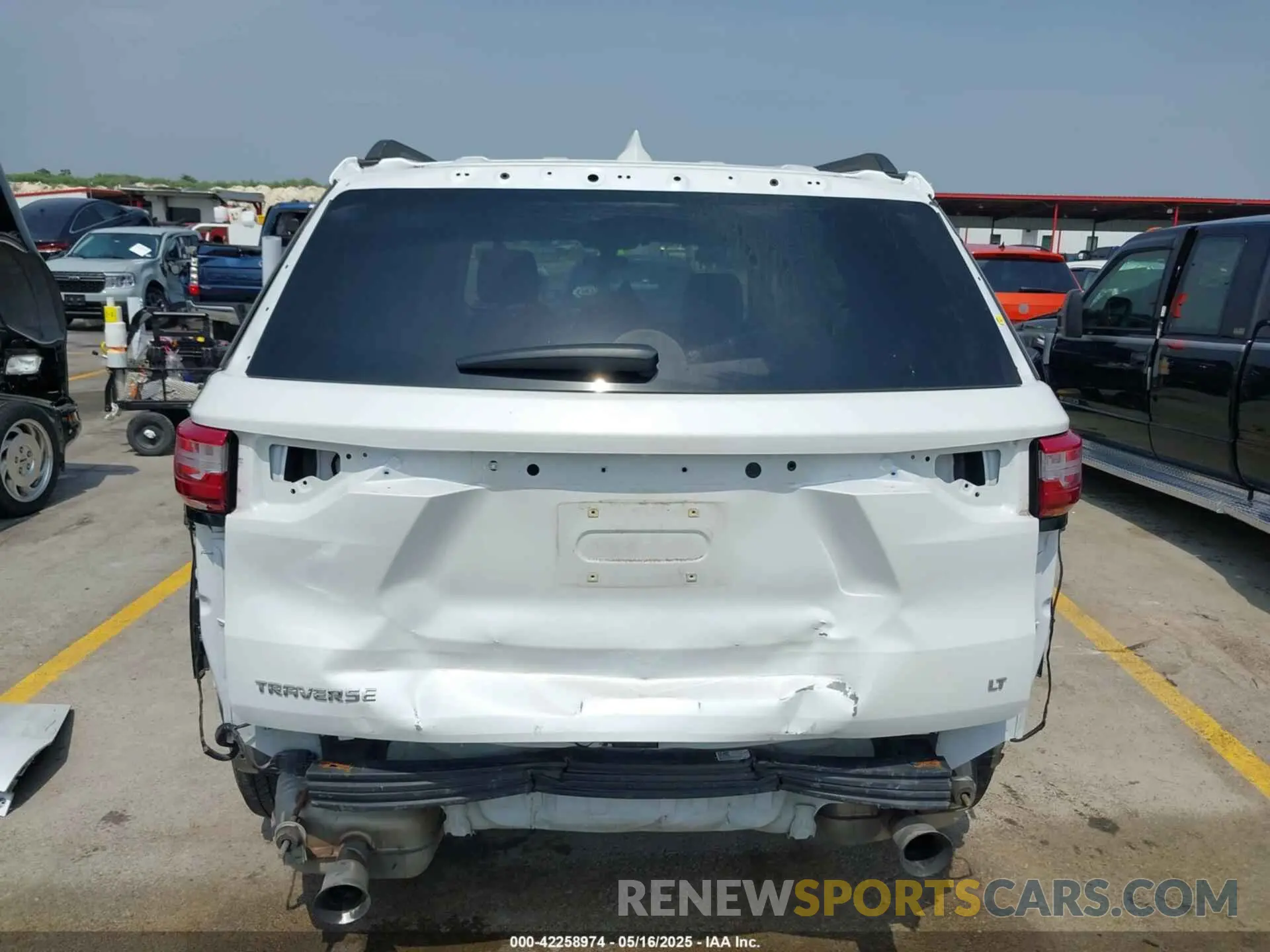 18 Photograph of a damaged car 1GNERGKW5MJ154989 CHEVROLET TRAVERSE 2021