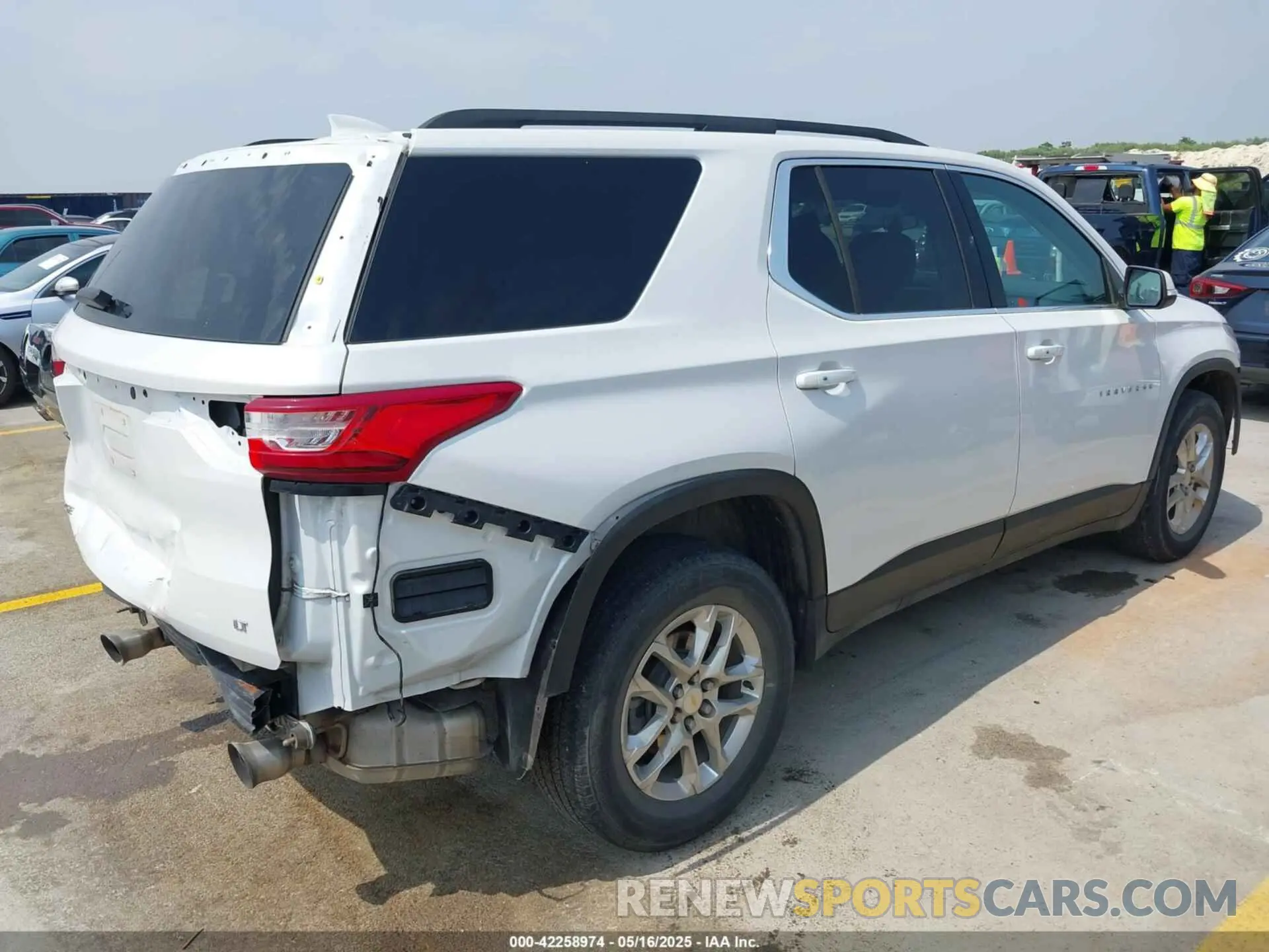 4 Photograph of a damaged car 1GNERGKW5MJ154989 CHEVROLET TRAVERSE 2021