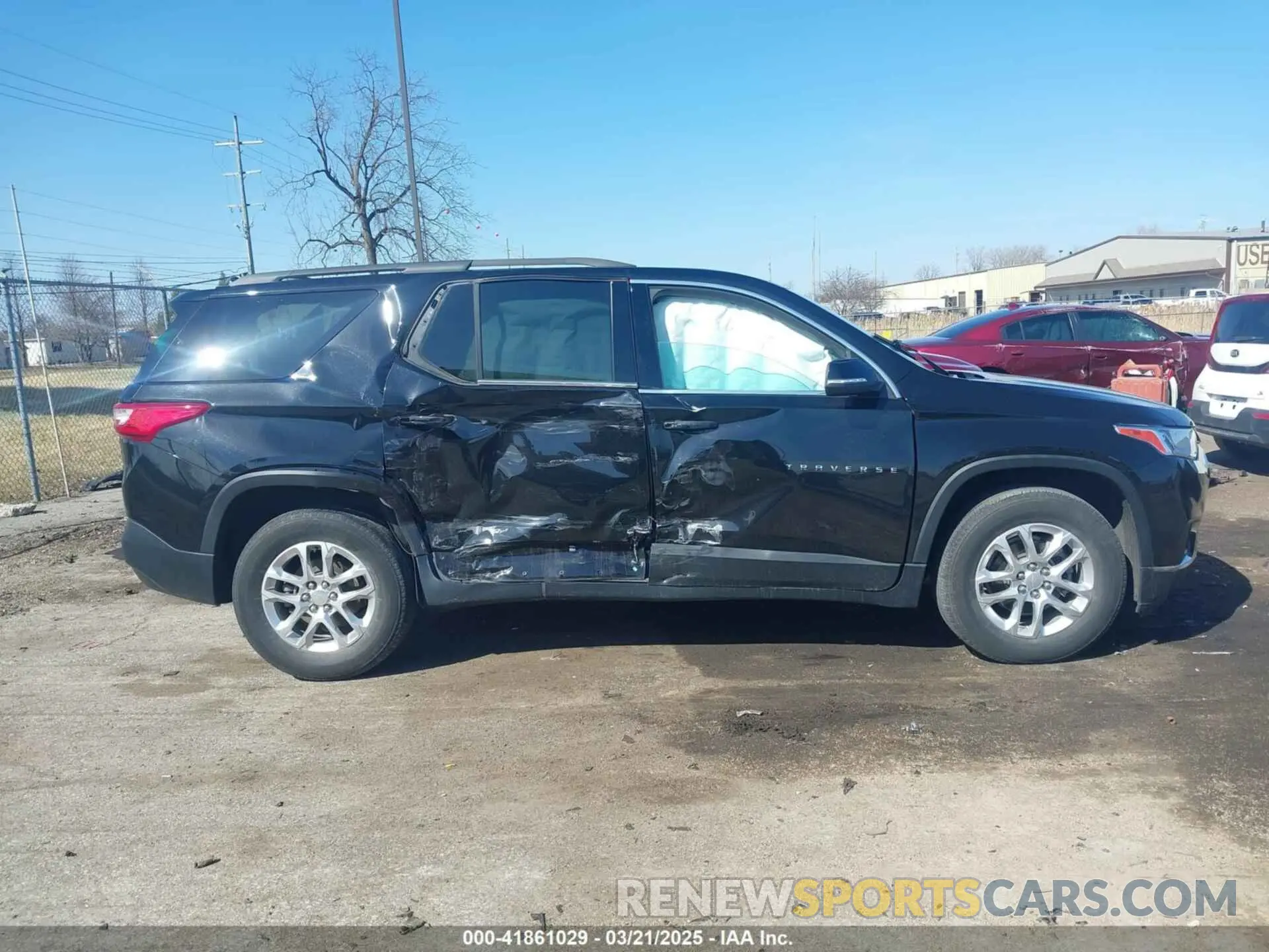 13 Photograph of a damaged car 1GNERGKW5MJ197065 CHEVROLET TRAVERSE 2021