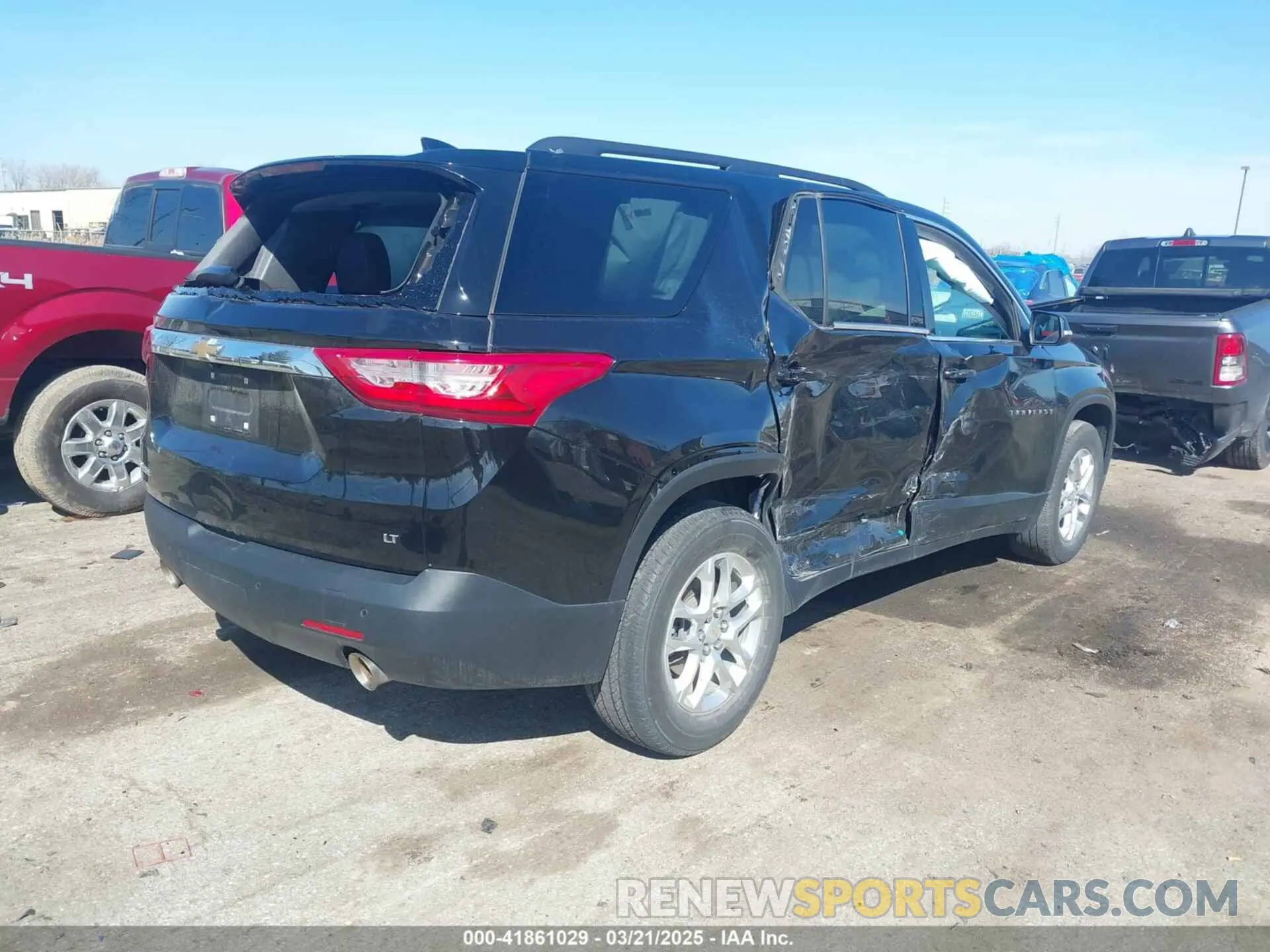 4 Photograph of a damaged car 1GNERGKW5MJ197065 CHEVROLET TRAVERSE 2021