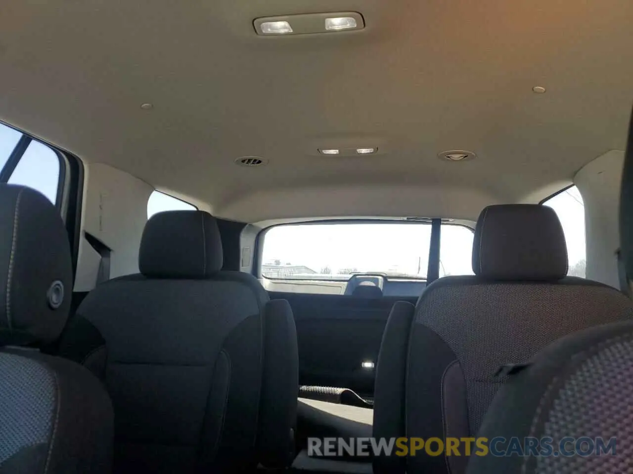 10 Photograph of a damaged car 1GNERGKW6MJ148425 CHEVROLET TRAVERSE 2021