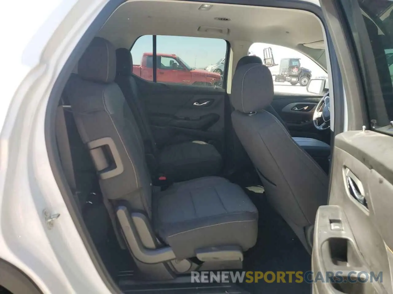 11 Photograph of a damaged car 1GNERGKW6MJ148425 CHEVROLET TRAVERSE 2021