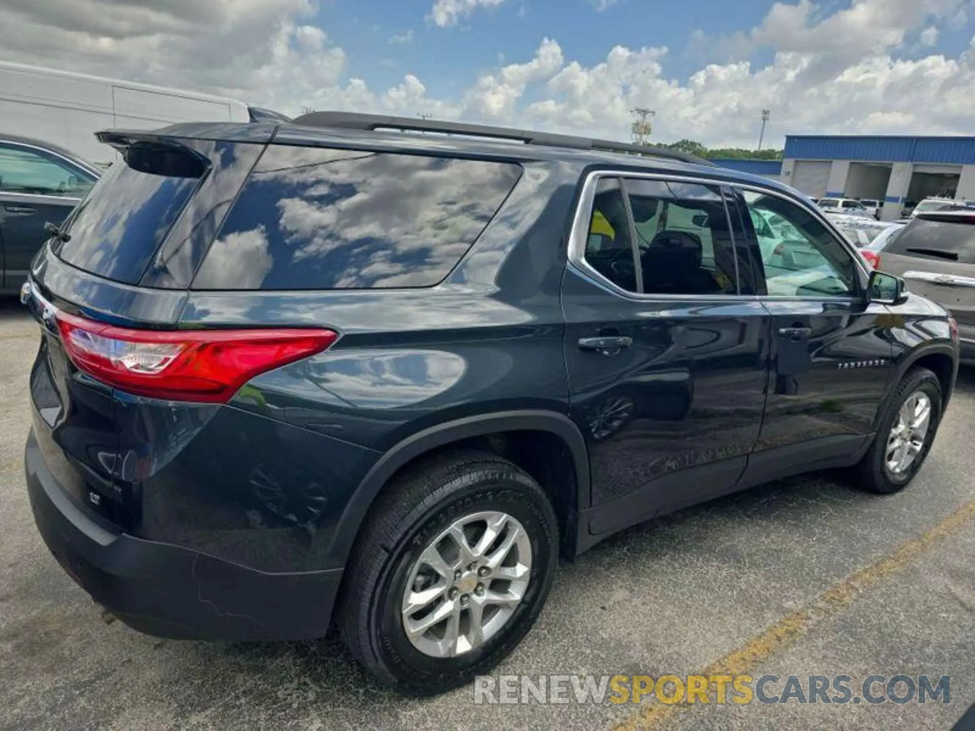 2 Photograph of a damaged car 1GNERGKW6MJ158355 CHEVROLET TRAVERSE 2021