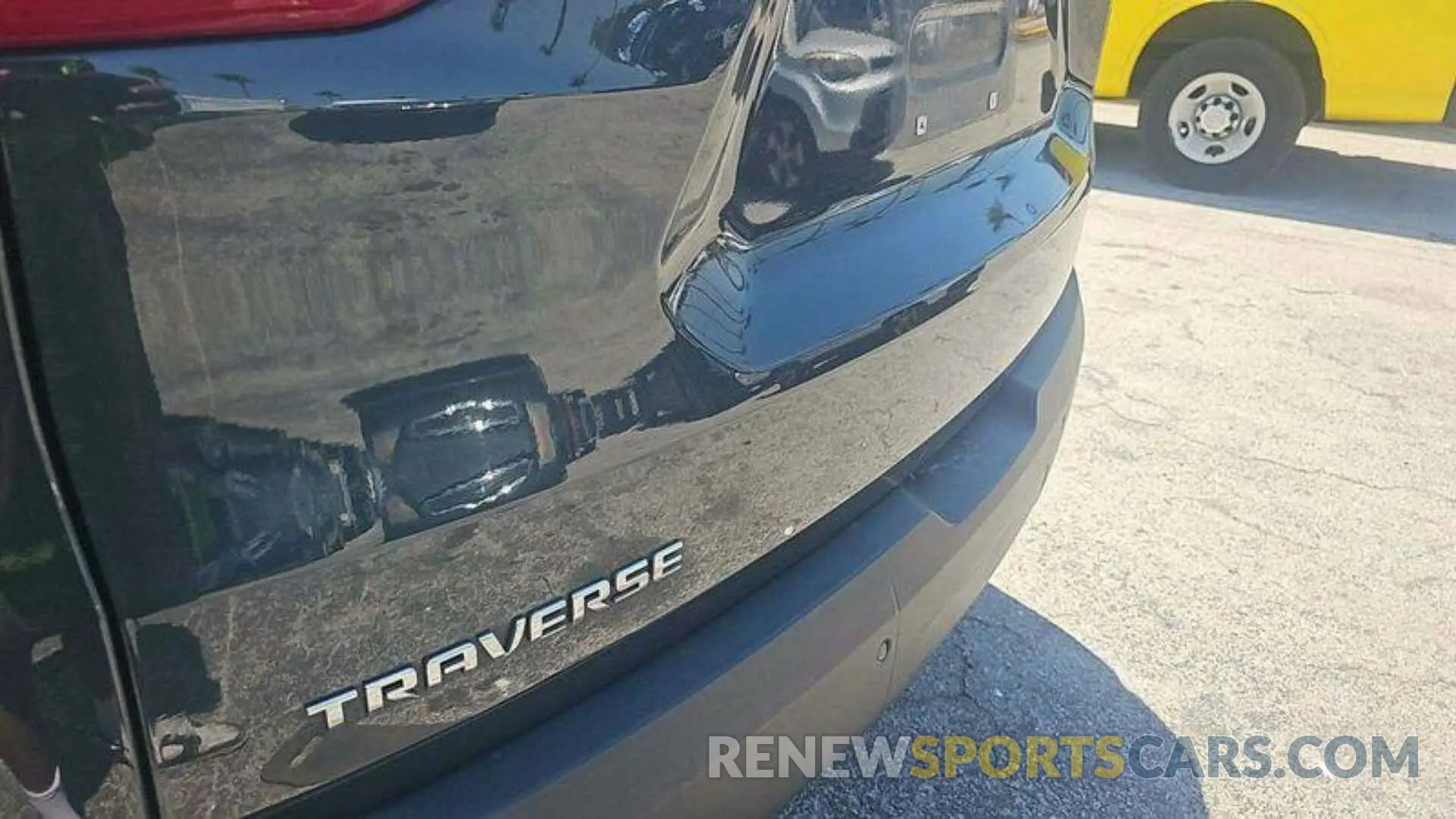 3 Photograph of a damaged car 1GNERGKW6MJ158355 CHEVROLET TRAVERSE 2021