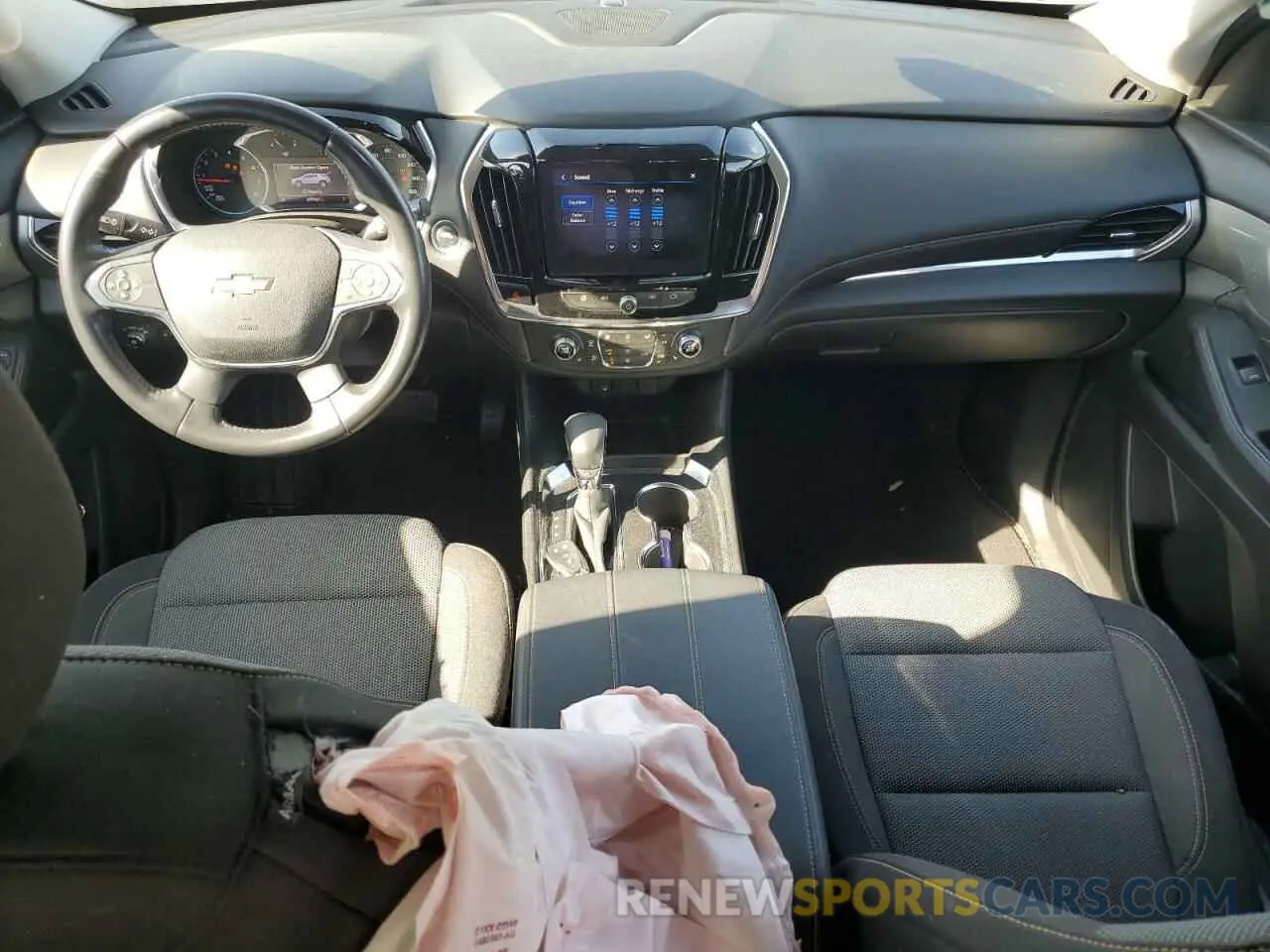 8 Photograph of a damaged car 1GNERGKW6MJ172384 CHEVROLET TRAVERSE 2021