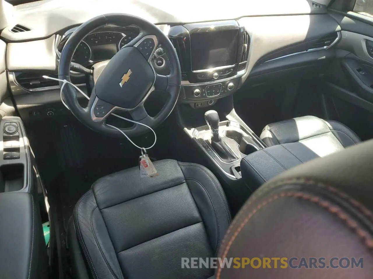 8 Photograph of a damaged car 1GNERGKW6MJ212463 CHEVROLET TRAVERSE 2021