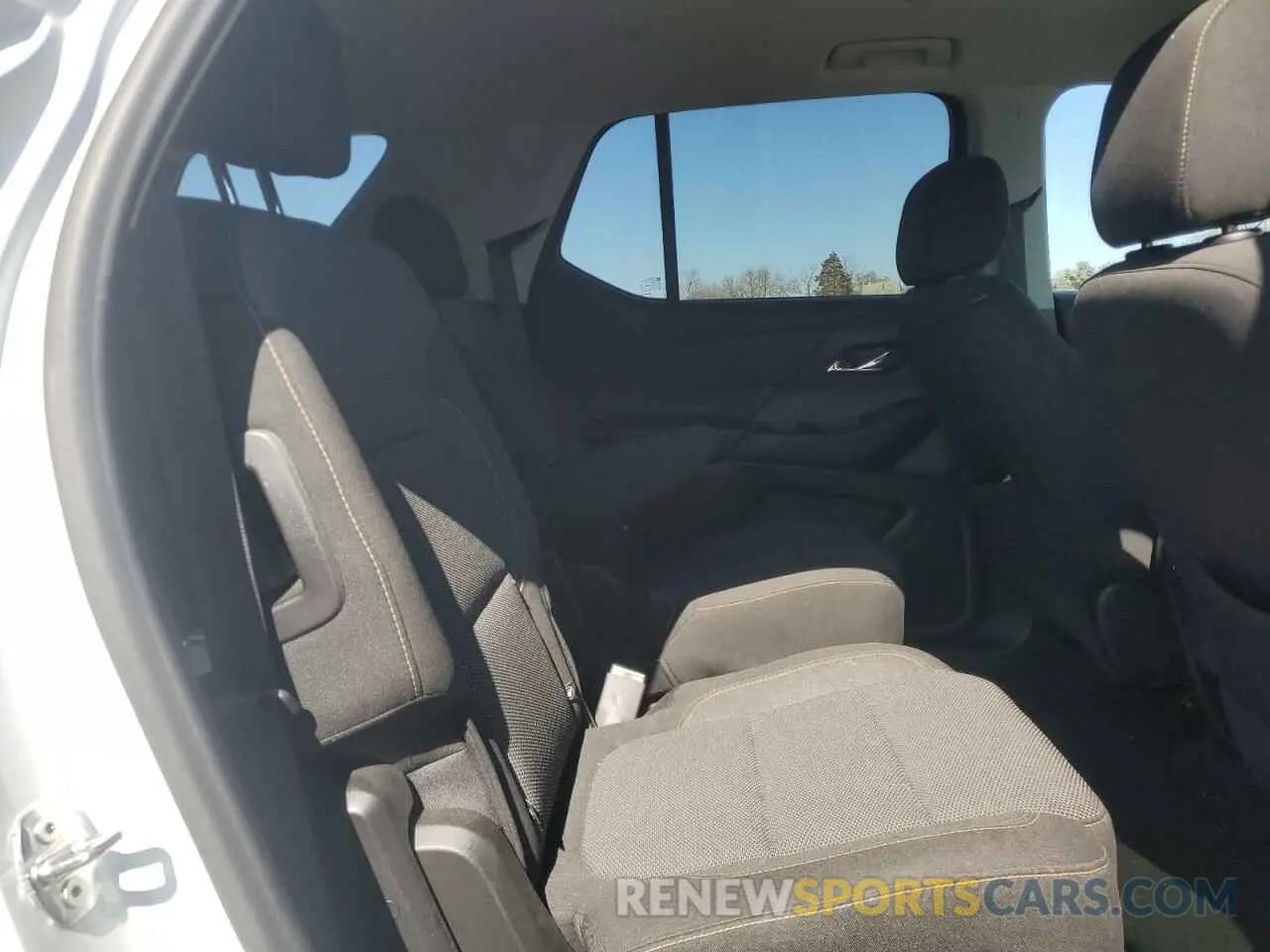 11 Photograph of a damaged car 1GNERGKW7MJ121573 CHEVROLET TRAVERSE 2021