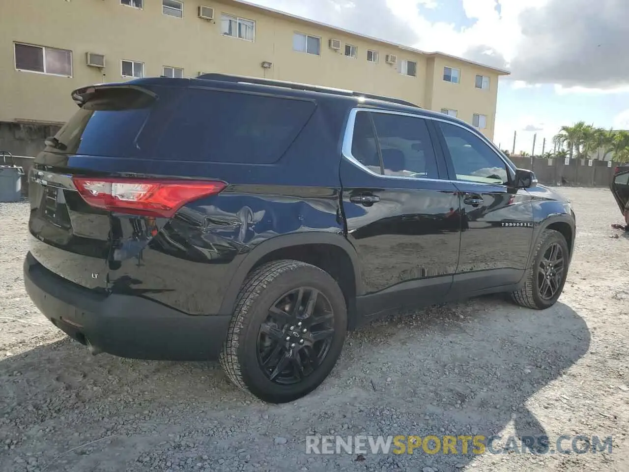 3 Photograph of a damaged car 1GNERGKW7MJ168621 CHEVROLET TRAVERSE 2021