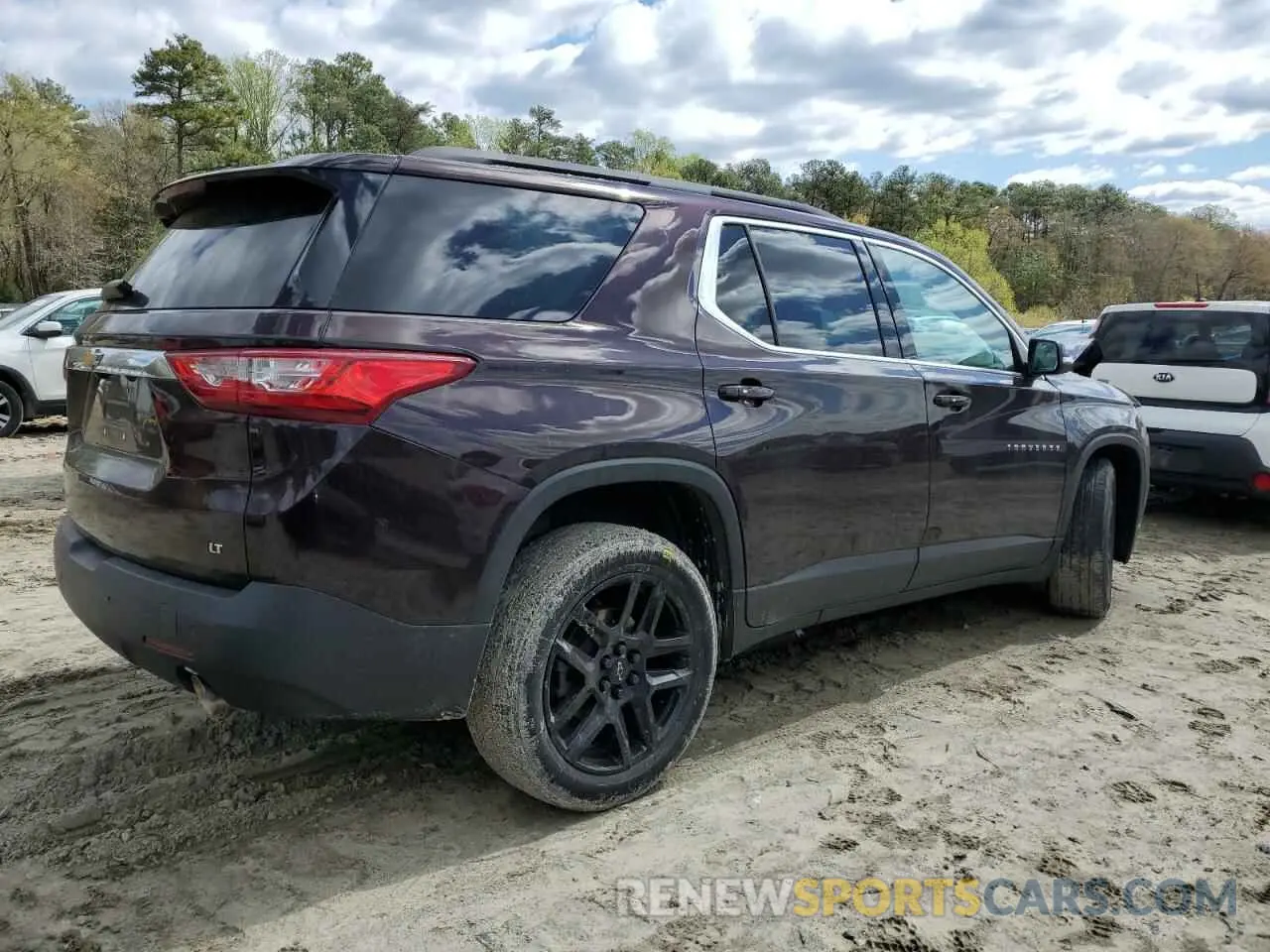3 Photograph of a damaged car 1GNERGKW7MJ186231 CHEVROLET TRAVERSE 2021