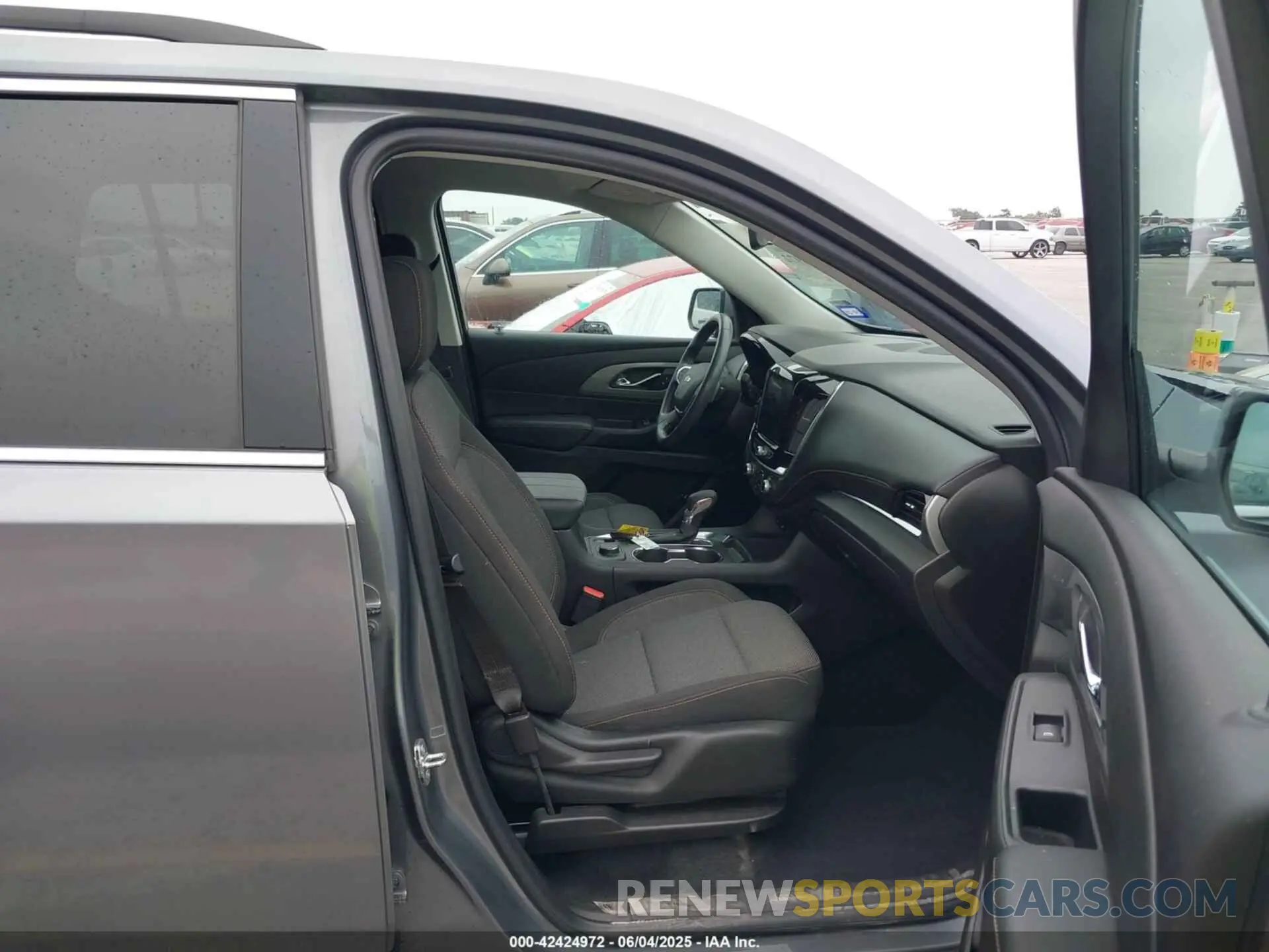 5 Photograph of a damaged car 1GNERGKW8MJ210147 CHEVROLET TRAVERSE 2021