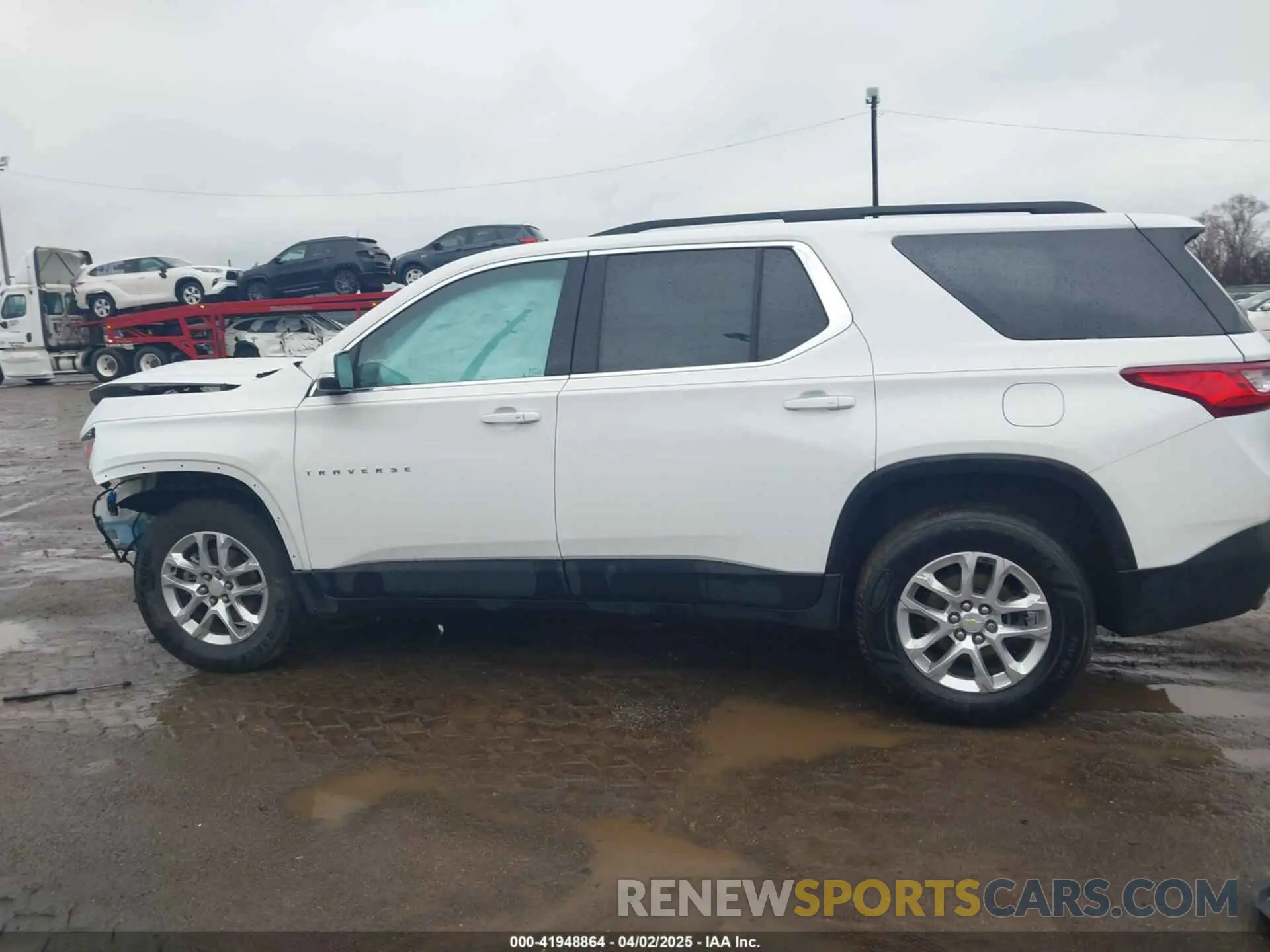 13 Photograph of a damaged car 1GNERGKW8MJ243343 CHEVROLET TRAVERSE 2021