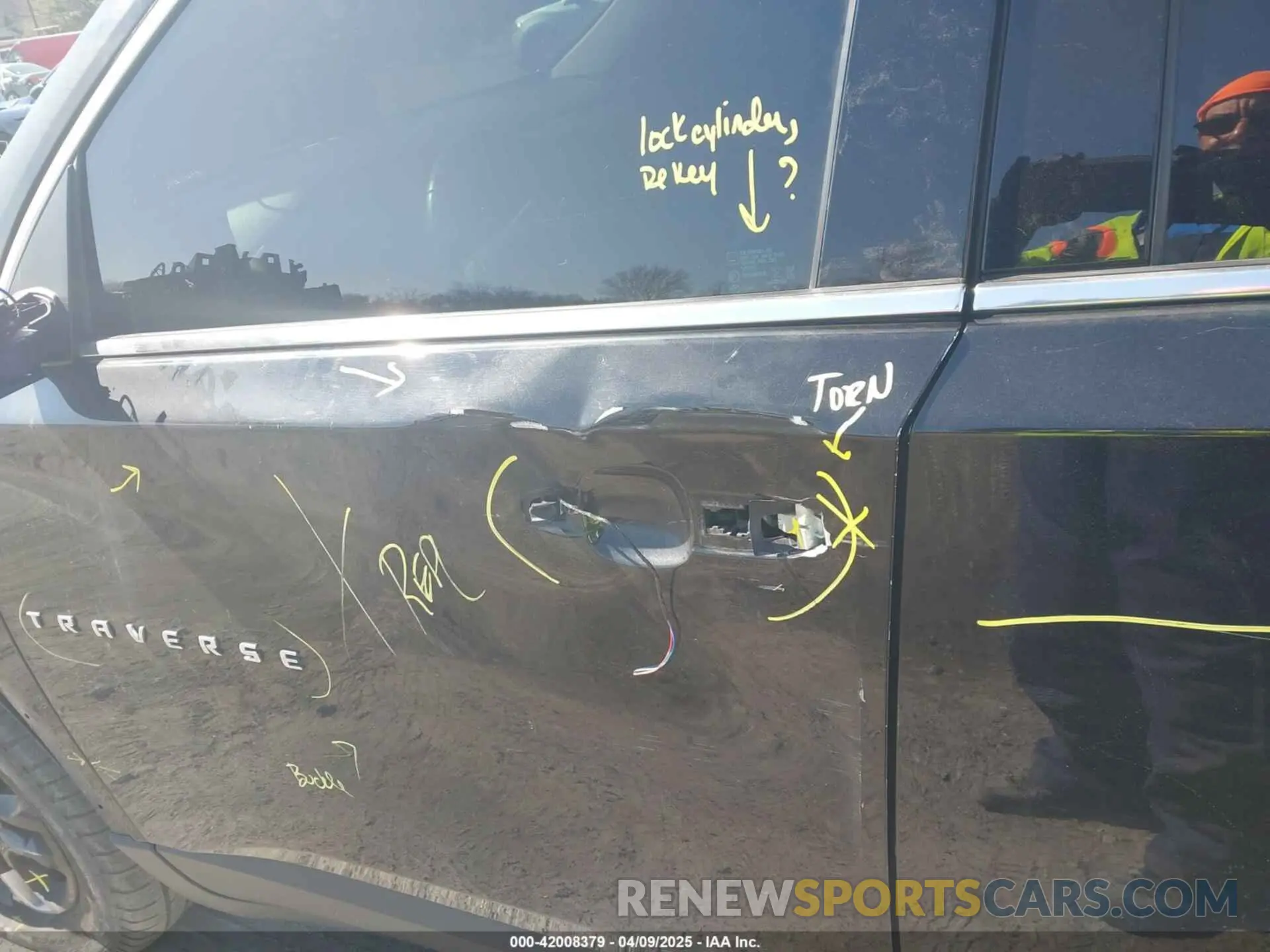 21 Photograph of a damaged car 1GNERGKW8MJ246758 CHEVROLET TRAVERSE 2021