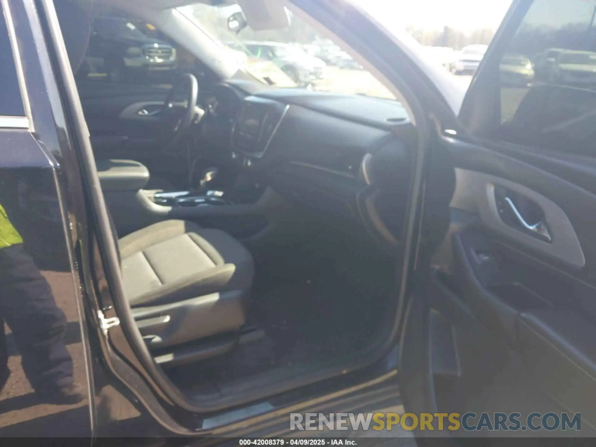 5 Photograph of a damaged car 1GNERGKW8MJ246758 CHEVROLET TRAVERSE 2021