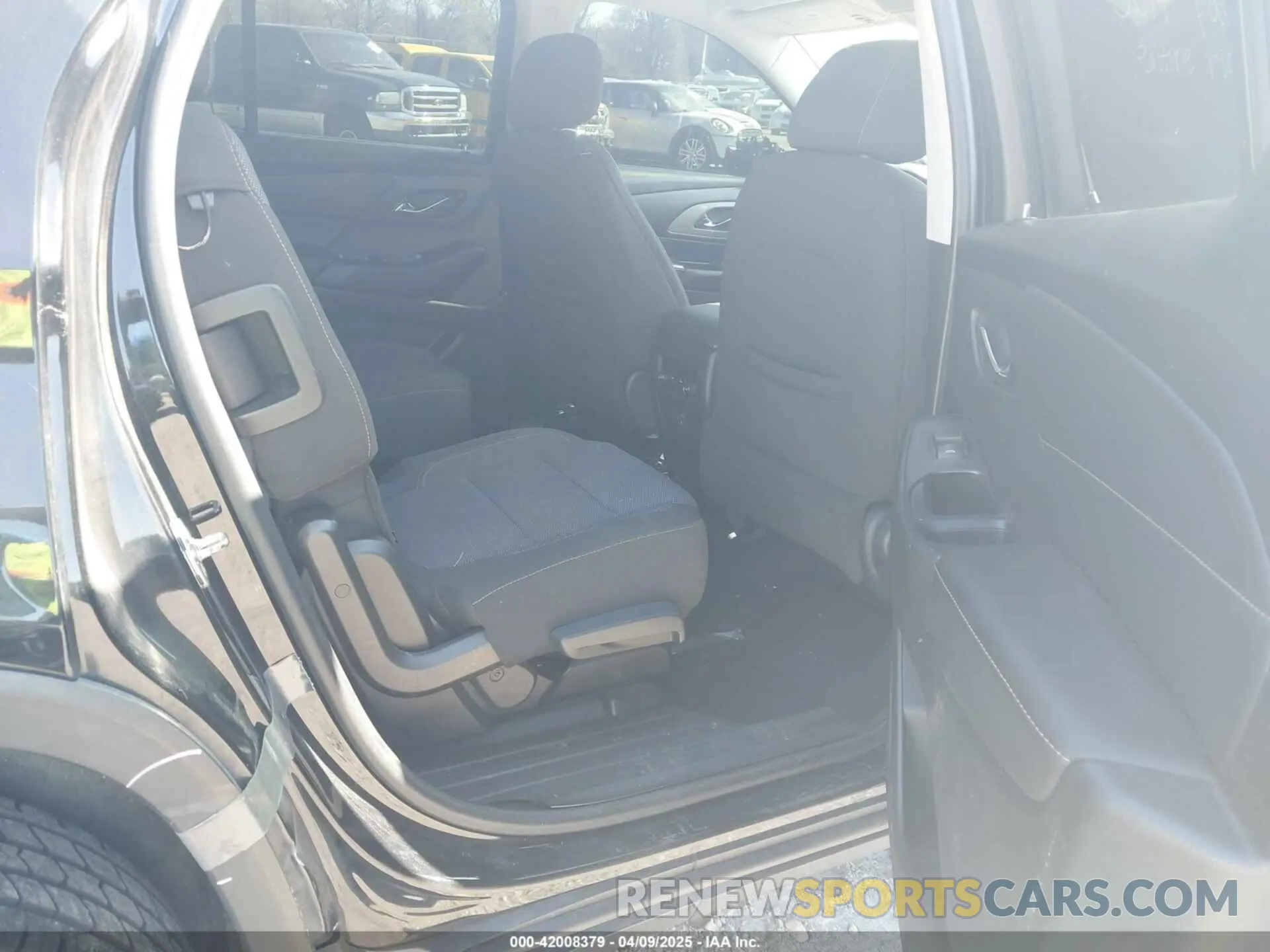 8 Photograph of a damaged car 1GNERGKW8MJ246758 CHEVROLET TRAVERSE 2021