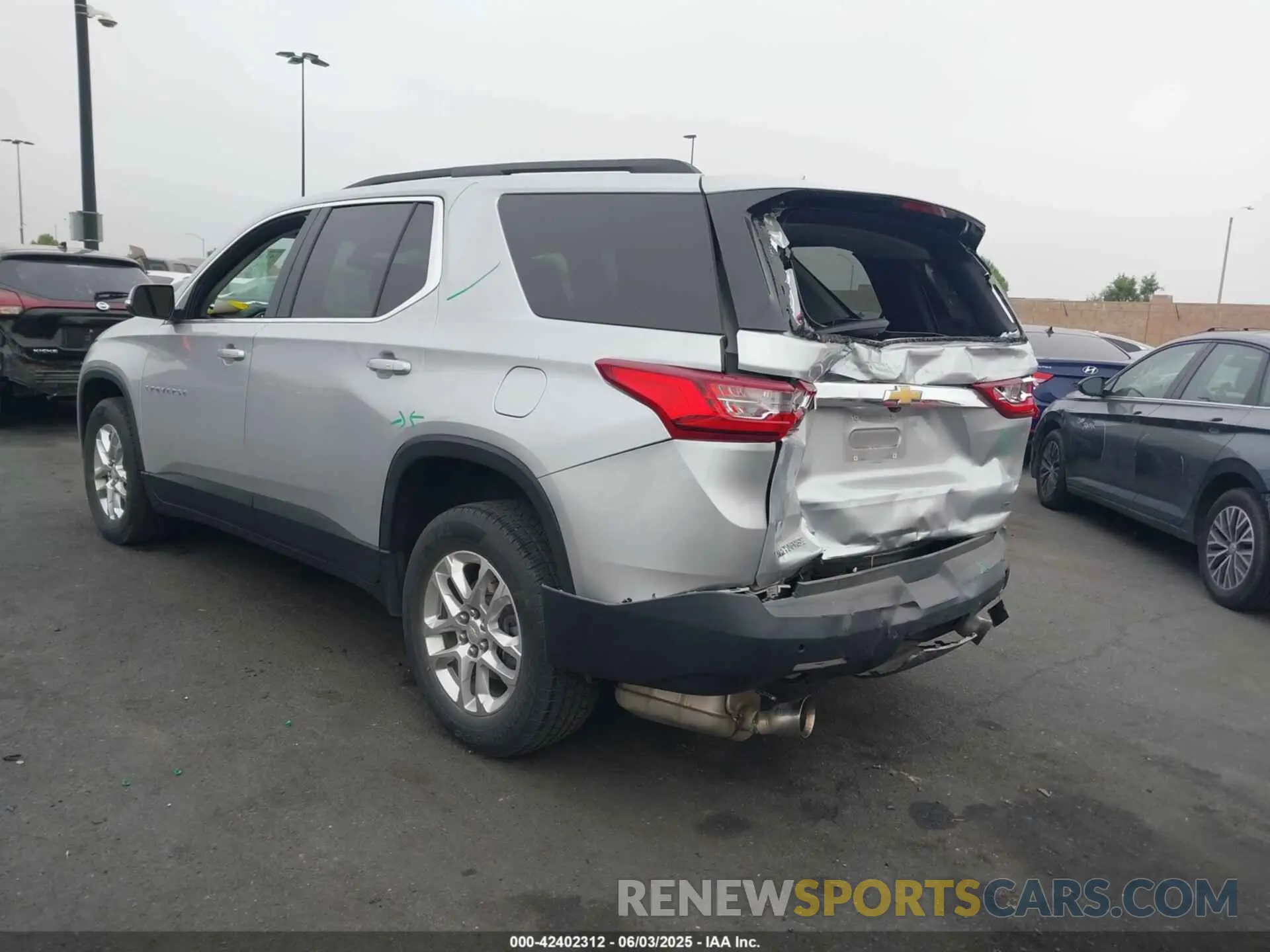 14 Photograph of a damaged car 1GNERGKW8MJ261406 CHEVROLET TRAVERSE 2021