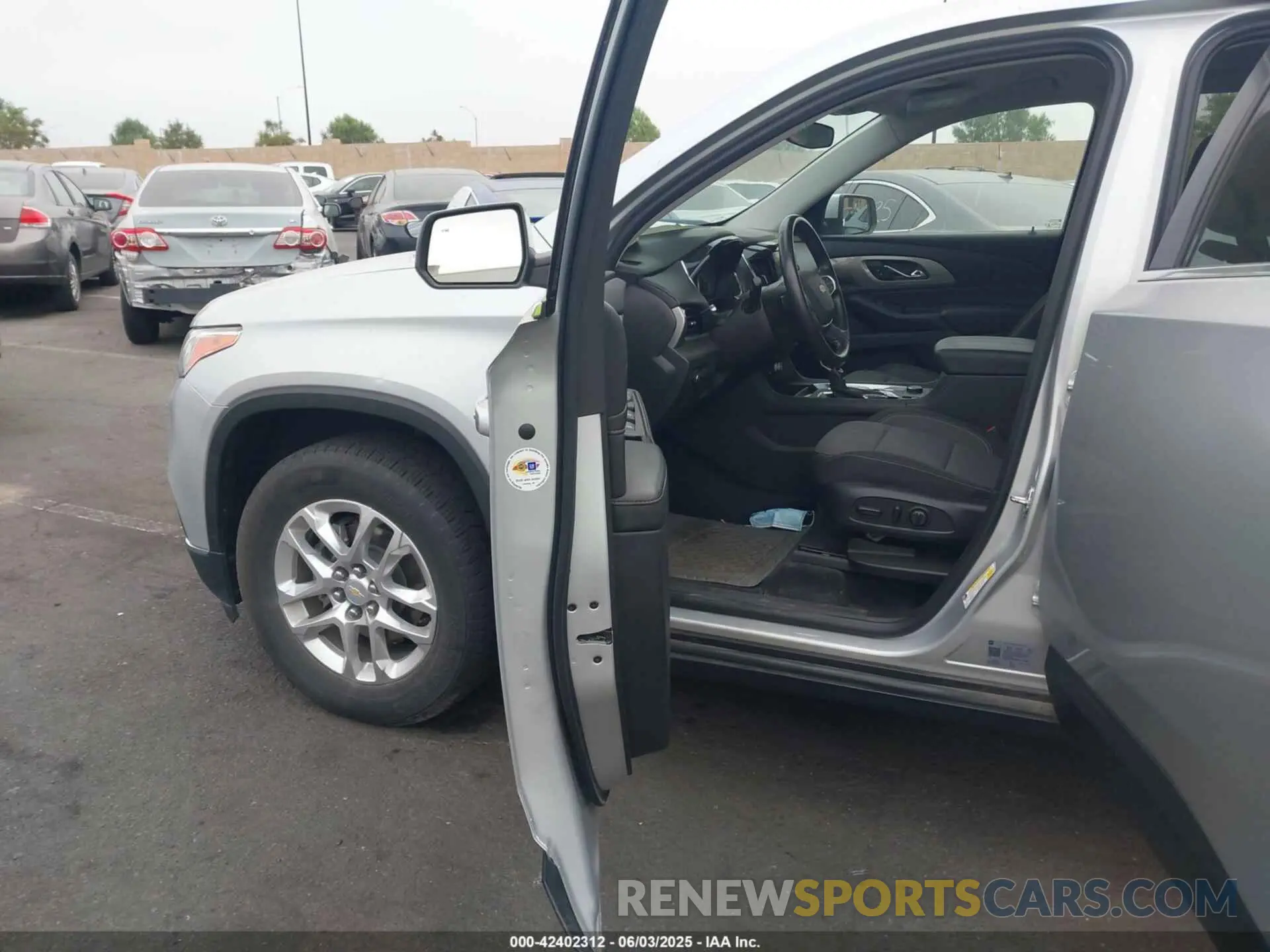5 Photograph of a damaged car 1GNERGKW8MJ261406 CHEVROLET TRAVERSE 2021