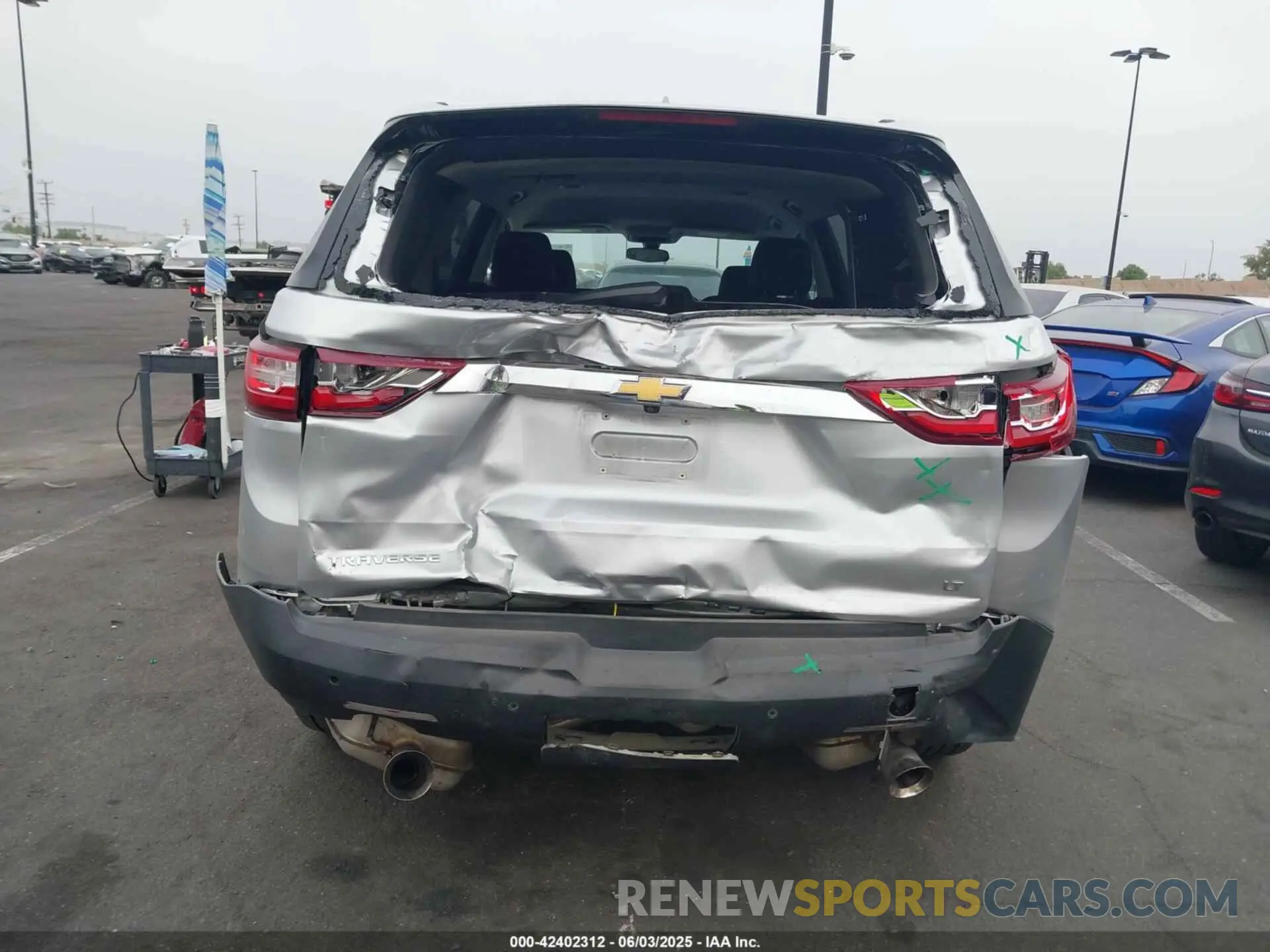 6 Photograph of a damaged car 1GNERGKW8MJ261406 CHEVROLET TRAVERSE 2021