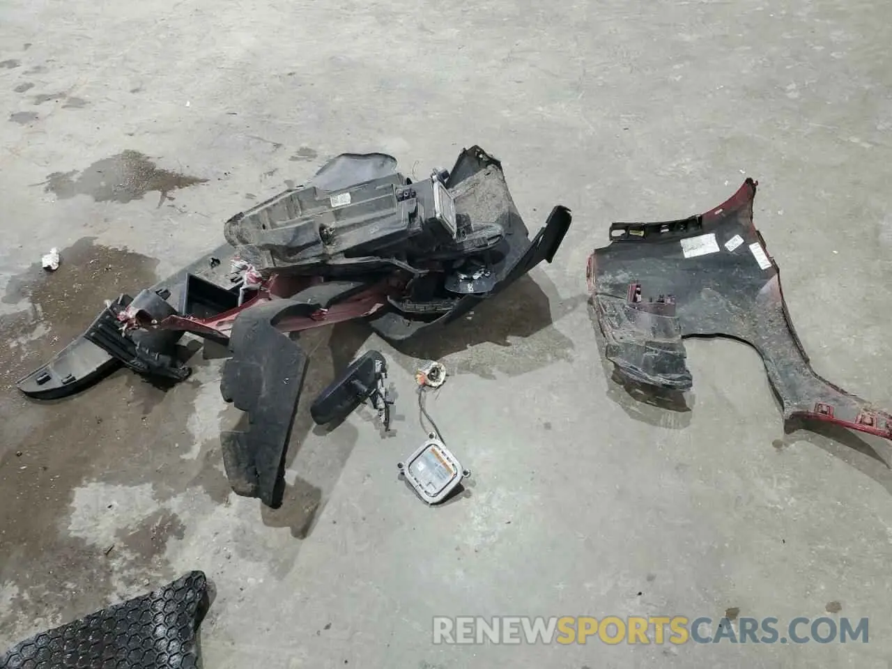 13 Photograph of a damaged car 1GNERGKWXMJ105447 CHEVROLET TRAVERSE 2021