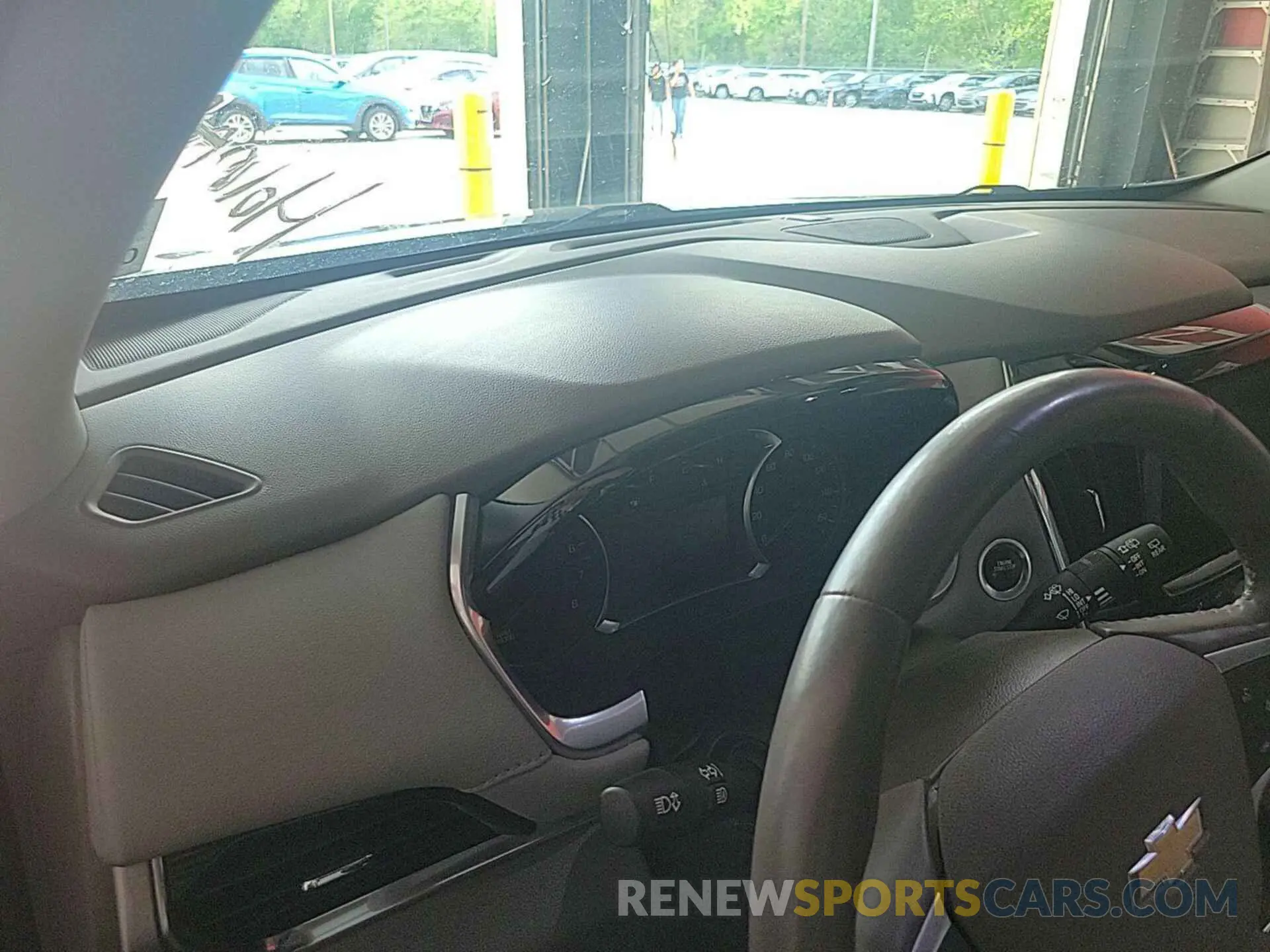 1 Photograph of a damaged car 1GNERGKWXMJ183260 CHEVROLET TRAVERSE 2021